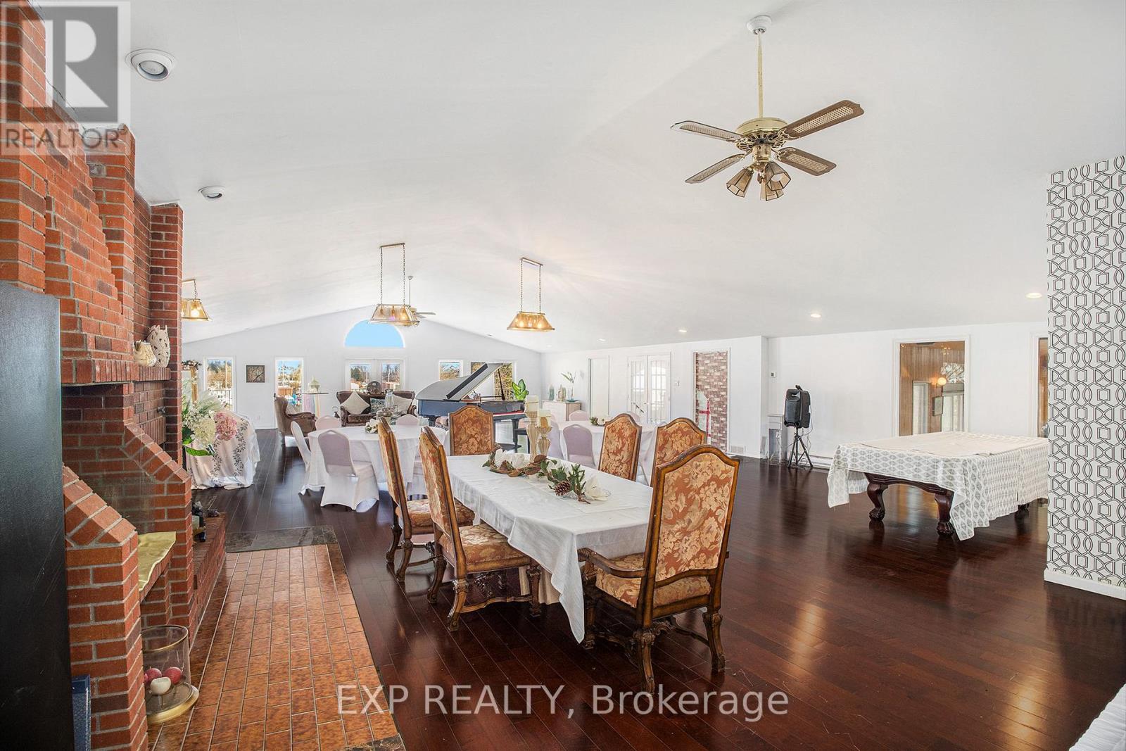 












8411 RUSSELL ROAD

,
Ottawa,




Ontario
K4B0J7

