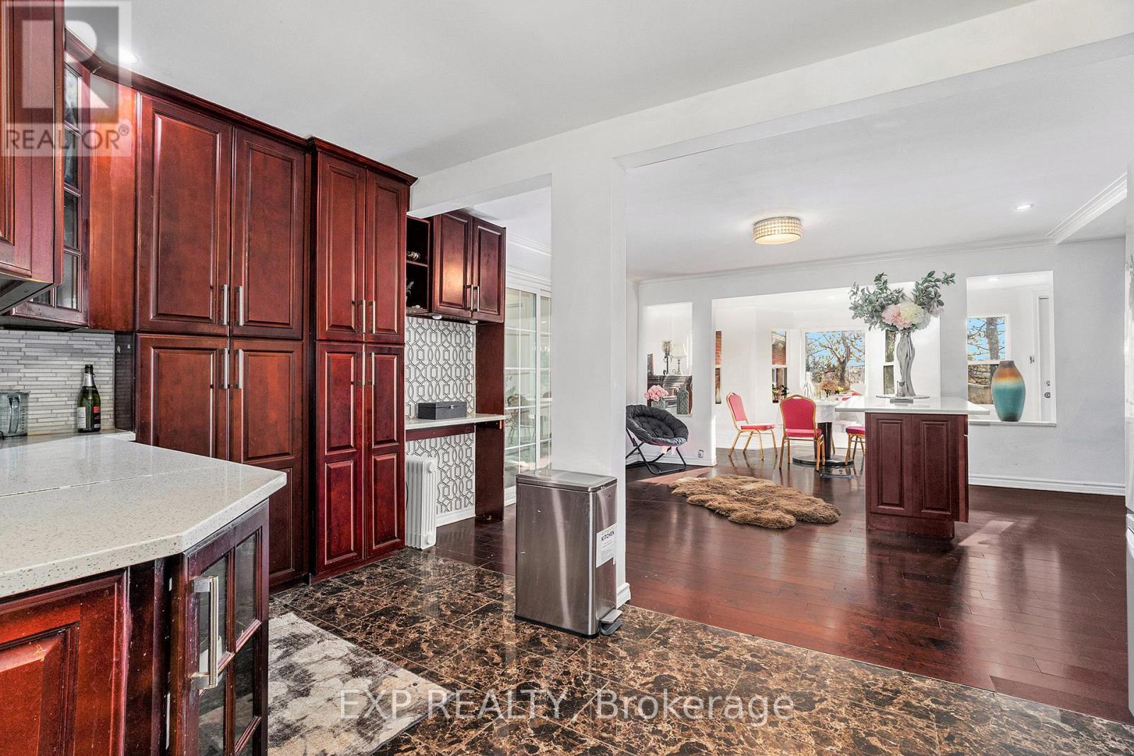 












8411 RUSSELL ROAD

,
Ottawa,




Ontario
K4B0J7


