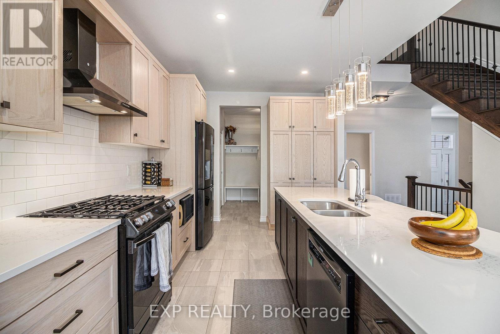 












107 RALLIDALE STREET

,
Ottawa,




Ontario
K1X0G7

