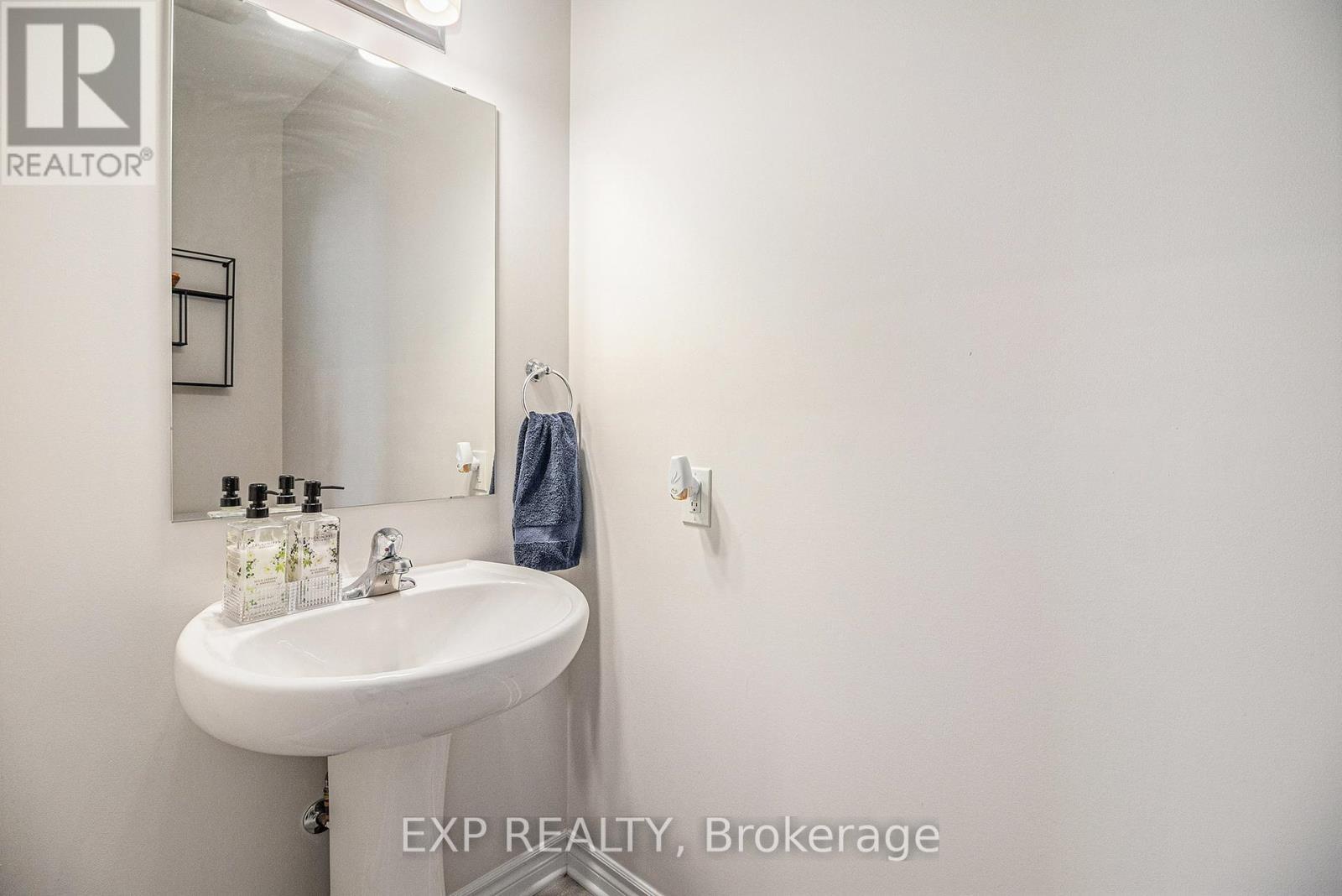 












107 RALLIDALE STREET

,
Ottawa,




Ontario
K1X0G7

