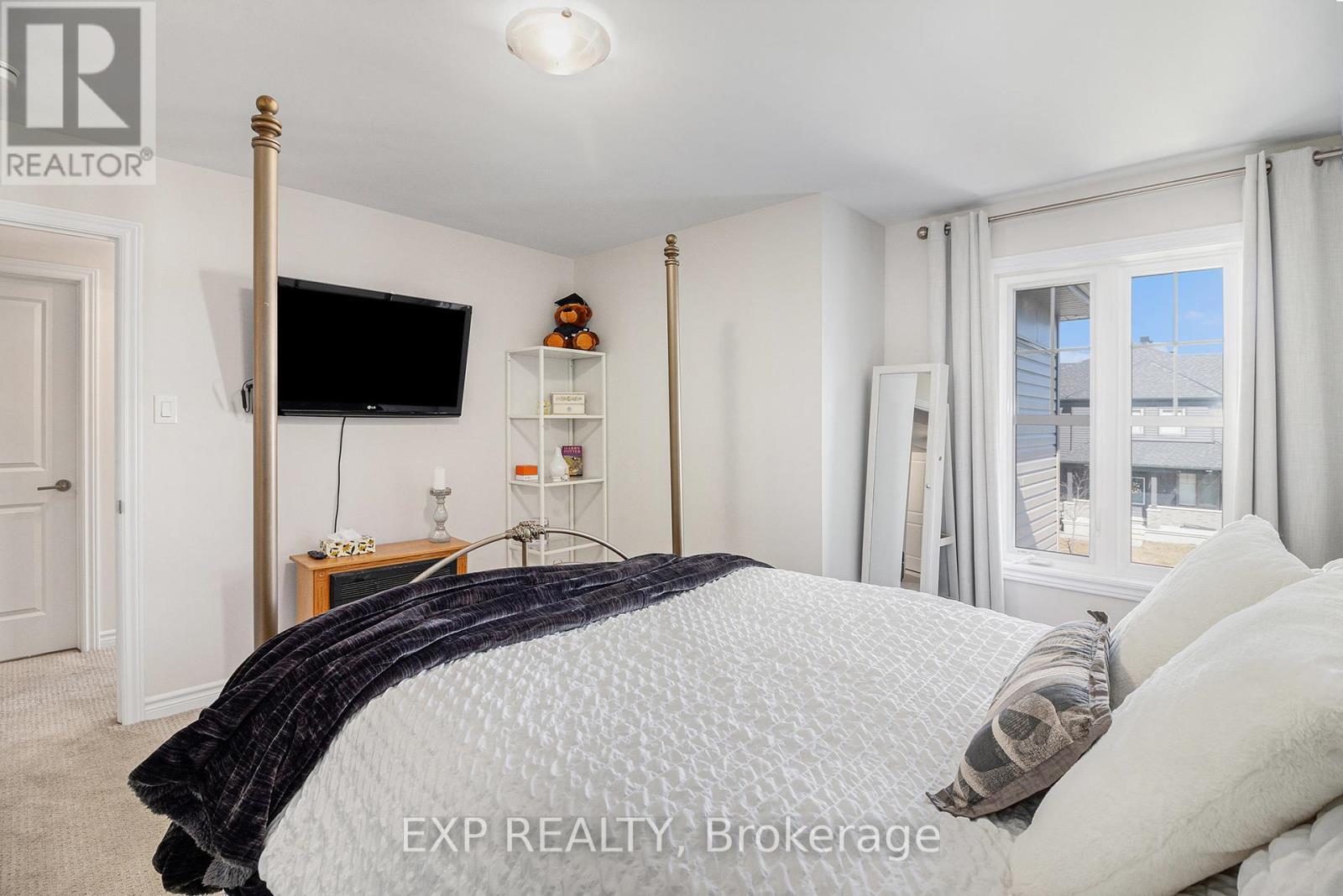 












107 RALLIDALE STREET

,
Ottawa,




Ontario
K1X0G7

