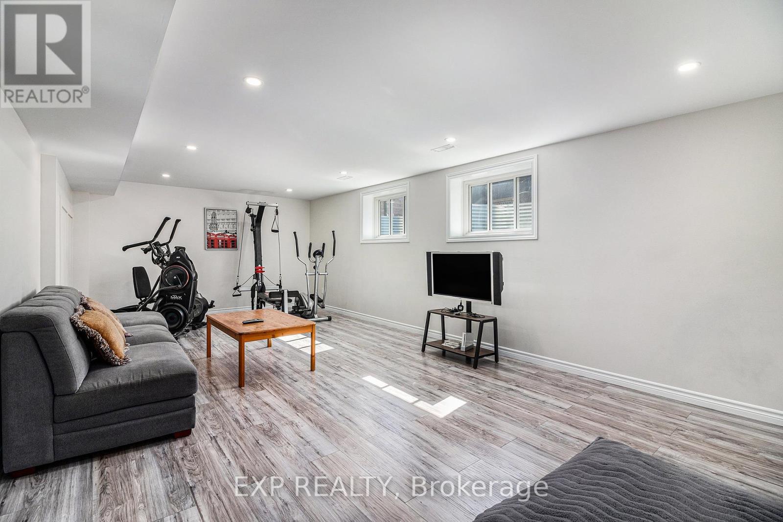 












107 RALLIDALE STREET

,
Ottawa,




Ontario
K1X0G7

