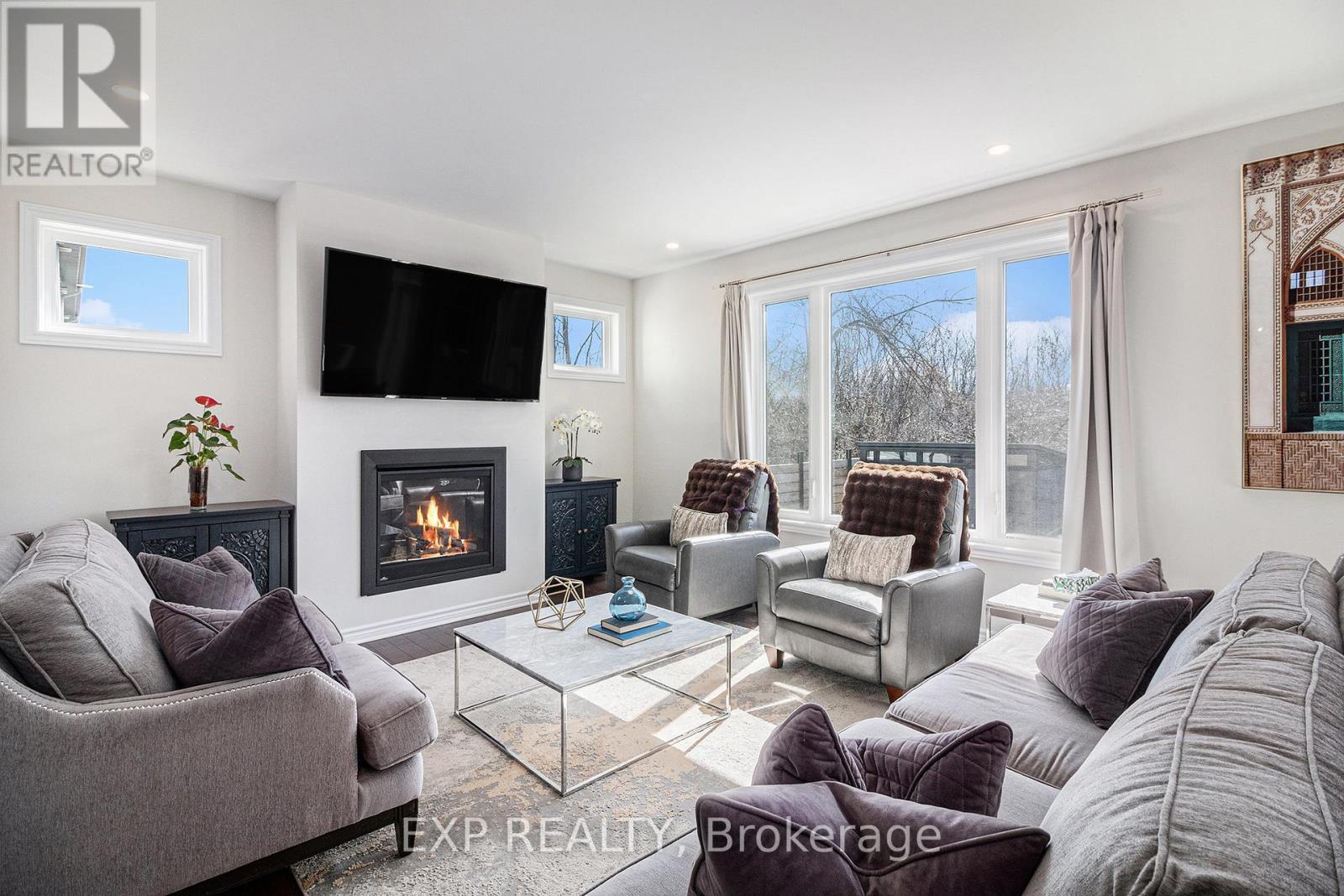 












107 RALLIDALE STREET

,
Ottawa,




Ontario
K1X0G7

