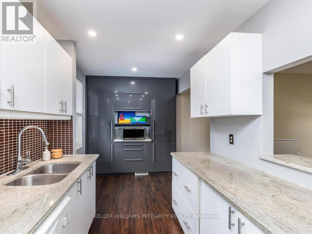 












27 - 655 RICHMOND ROAD

,
Ottawa,




Ontario
K2A3Y3

