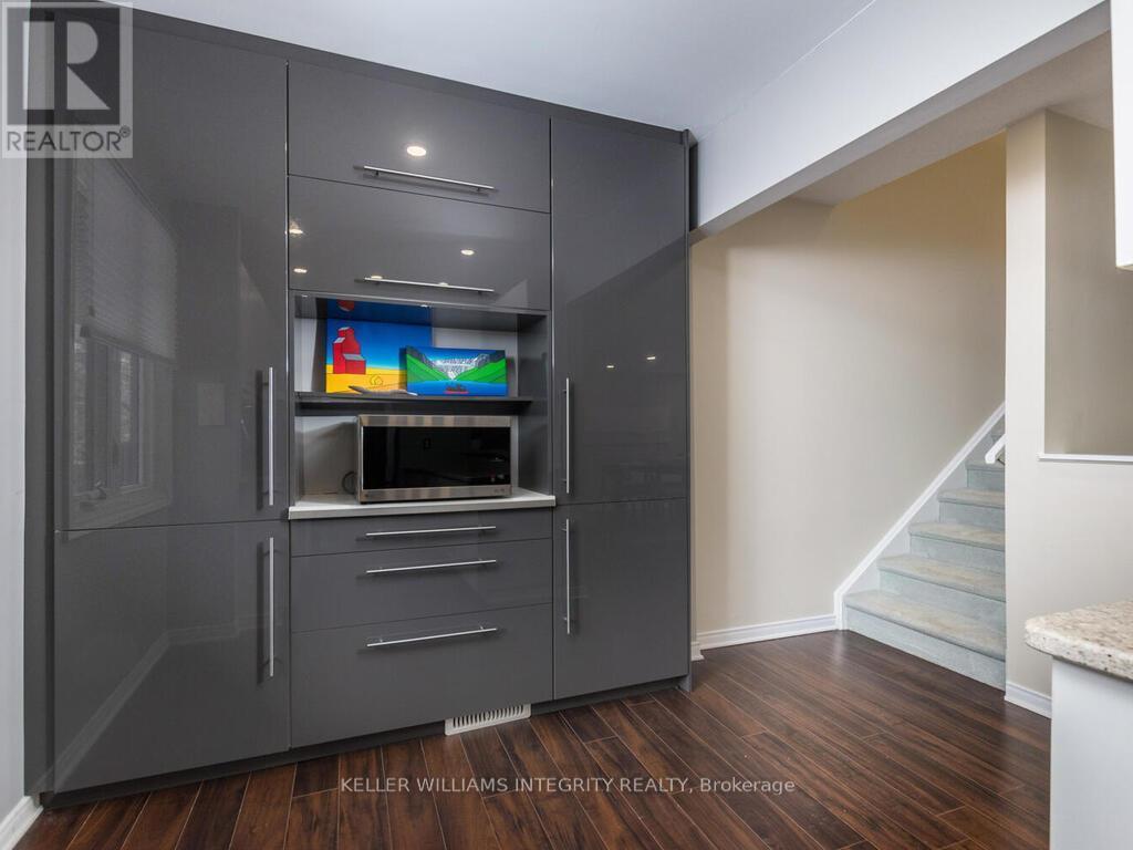 












27 - 655 RICHMOND ROAD

,
Ottawa,




Ontario
K2A3Y3

