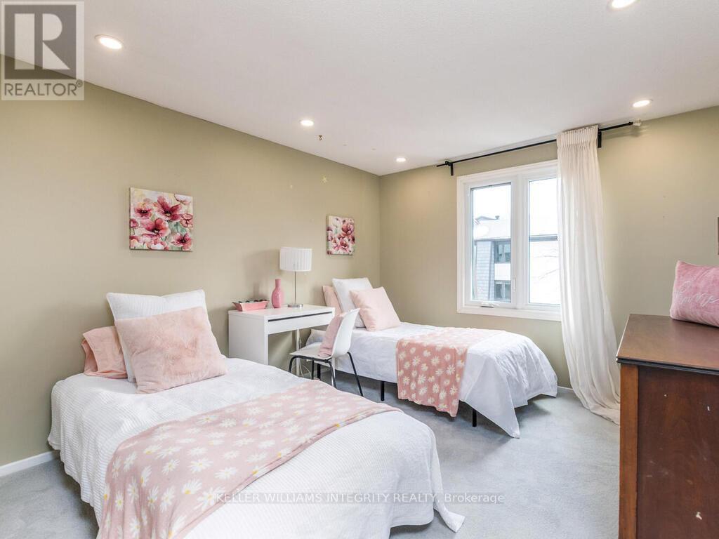 












27 - 655 RICHMOND ROAD

,
Ottawa,




Ontario
K2A3Y3

