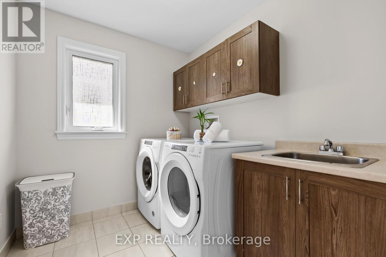 












531 VIVERA PLACE

,
Ottawa,




Ontario
K2S0W2

