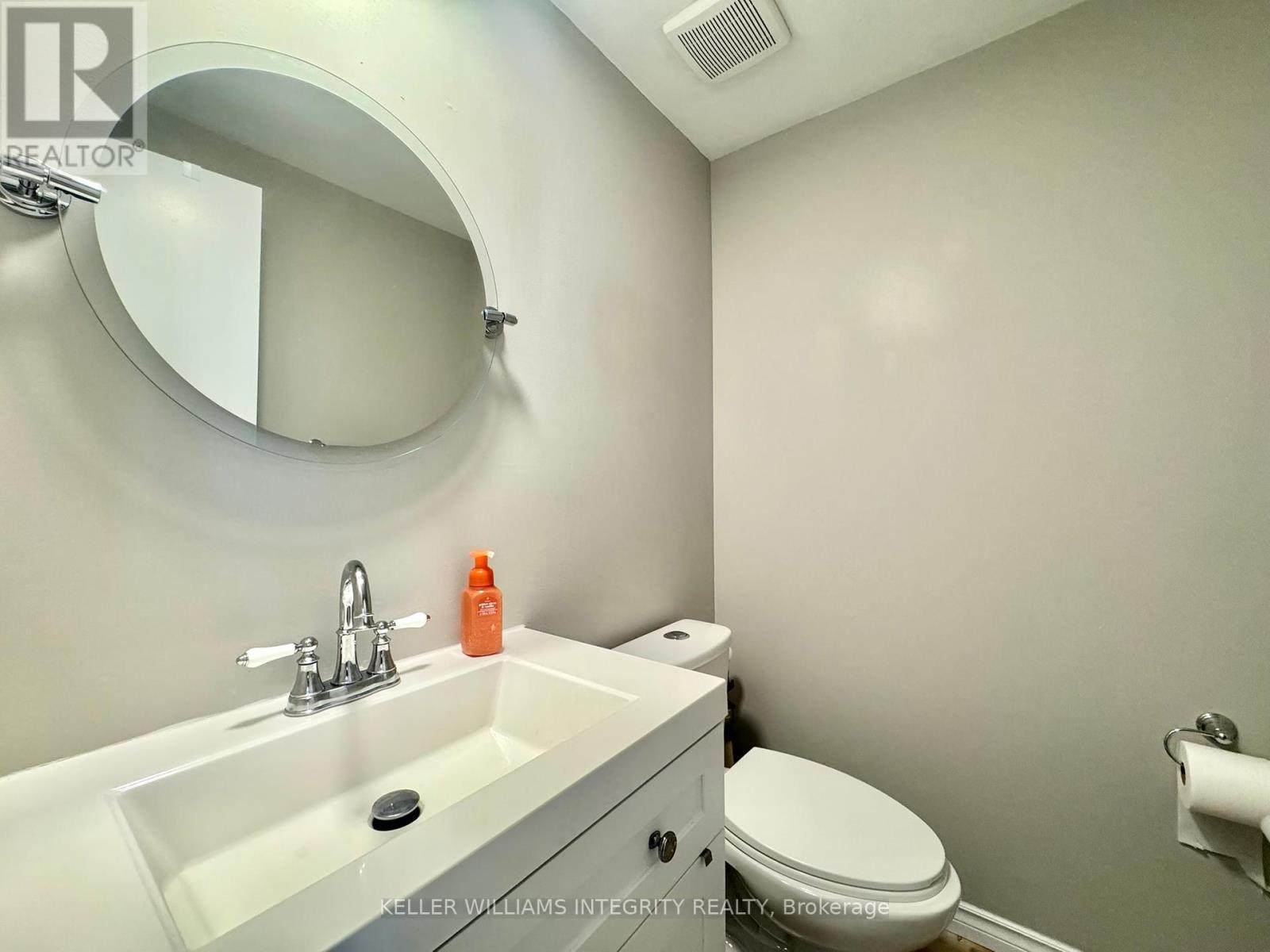 












1584 HOSKINS CRESCENT

,
Ottawa,




Ontario
K4A2J1

