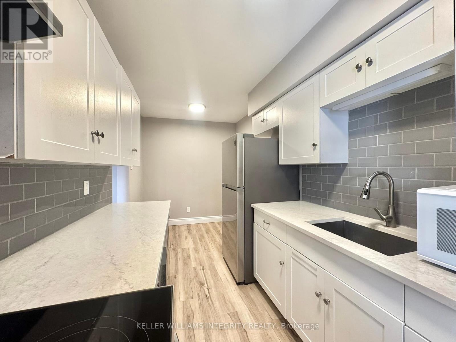 












1584 HOSKINS CRESCENT

,
Ottawa,




Ontario
K4A2J1

