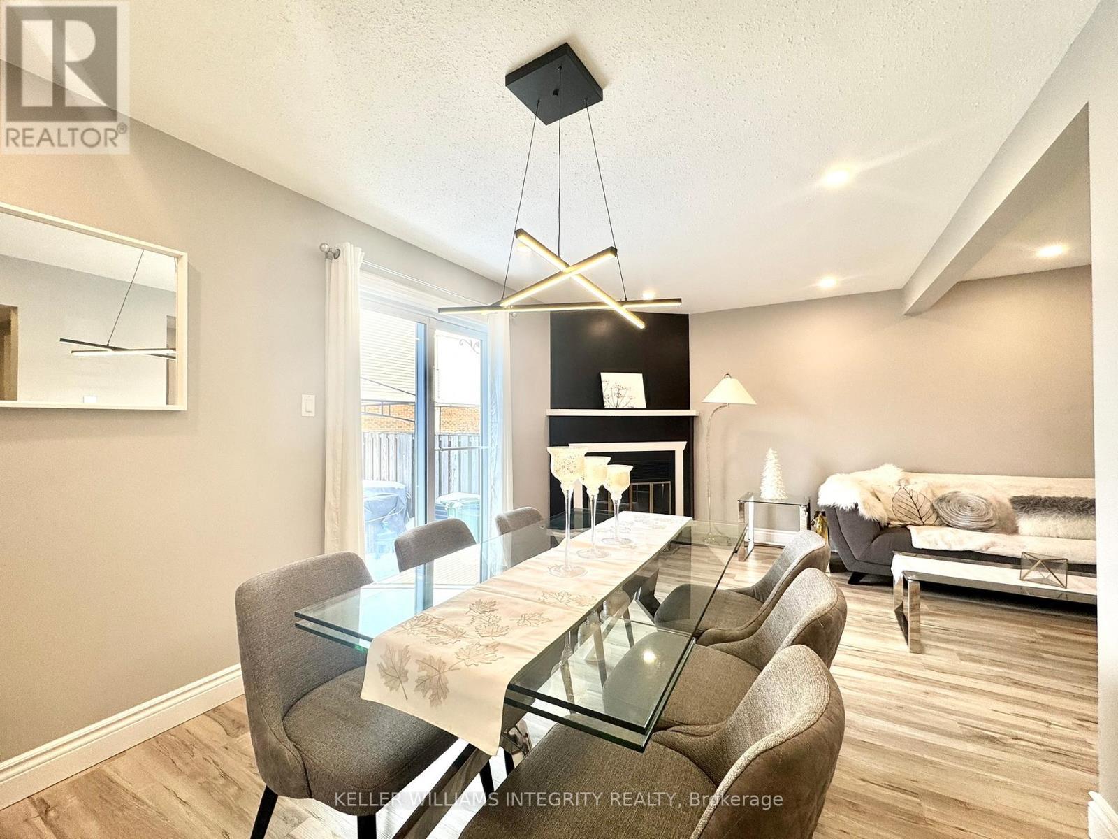 












1584 HOSKINS CRESCENT

,
Ottawa,




Ontario
K4A2J1

