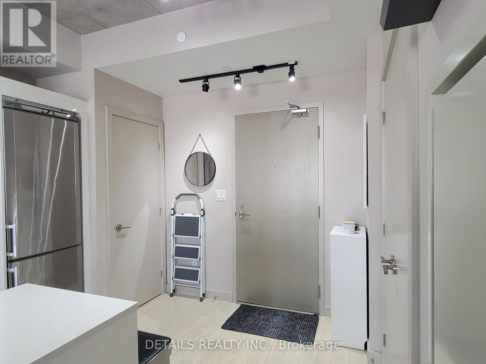 












812 - 224 LYON STREET N

,
Ottawa,




Ontario
K1R5V9

