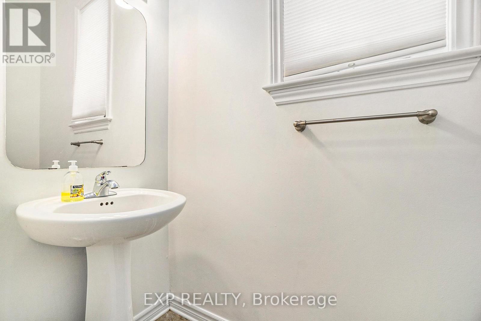 












619 MOORPARK AVENUE

,
Ottawa,




Ontario
K2M0B6

