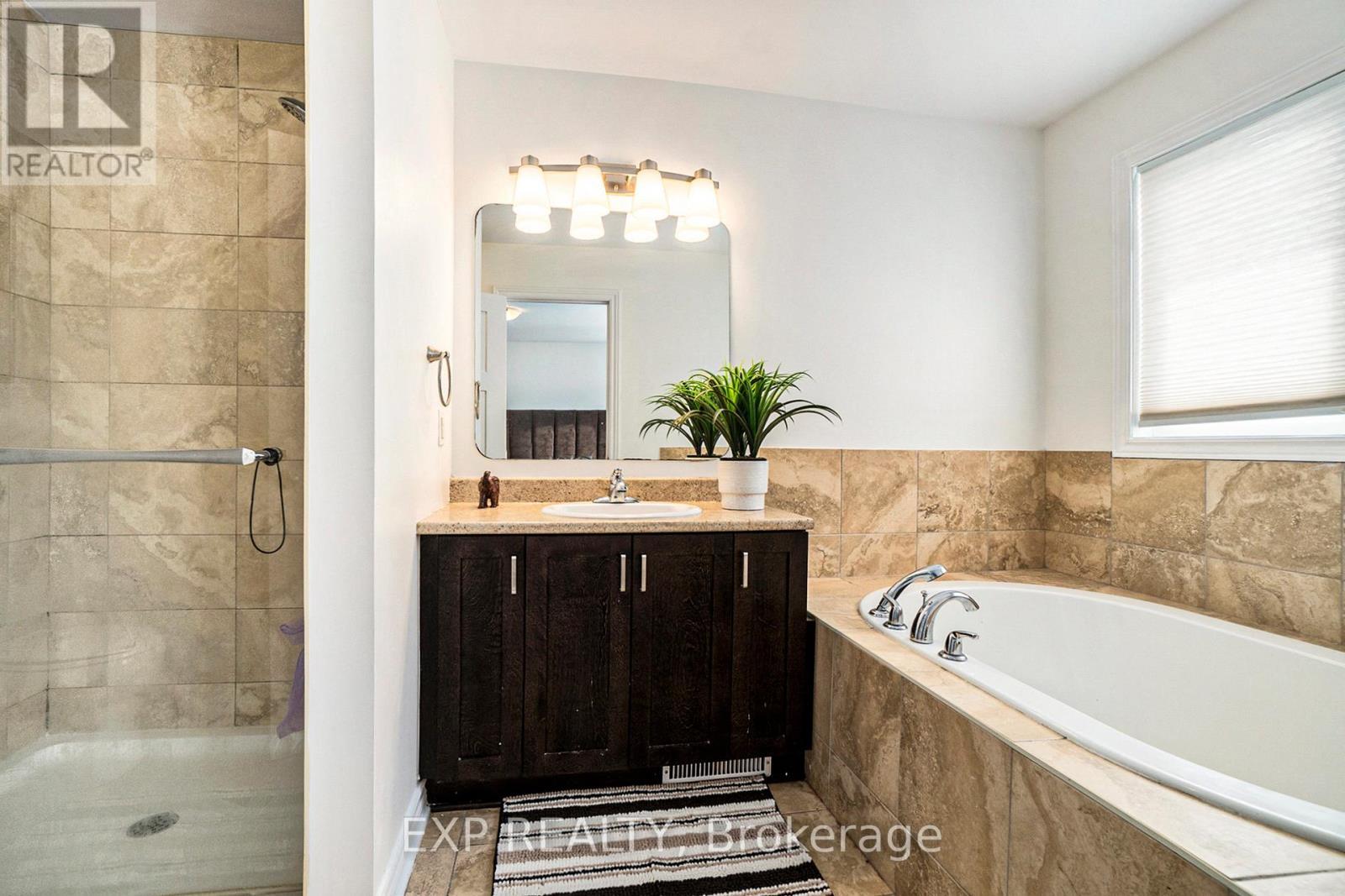












619 MOORPARK AVENUE

,
Ottawa,




Ontario
K2M0B6

