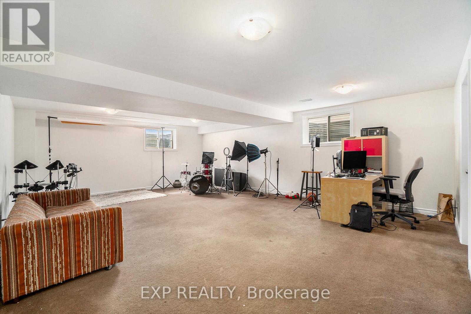 












619 MOORPARK AVENUE

,
Ottawa,




Ontario
K2M0B6

