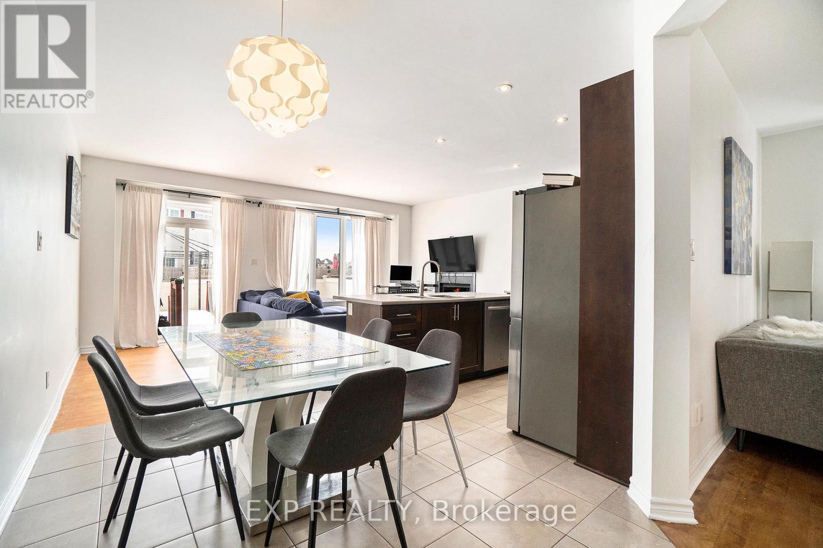 












619 MOORPARK AVENUE

,
Ottawa,




Ontario
K2M0B6

