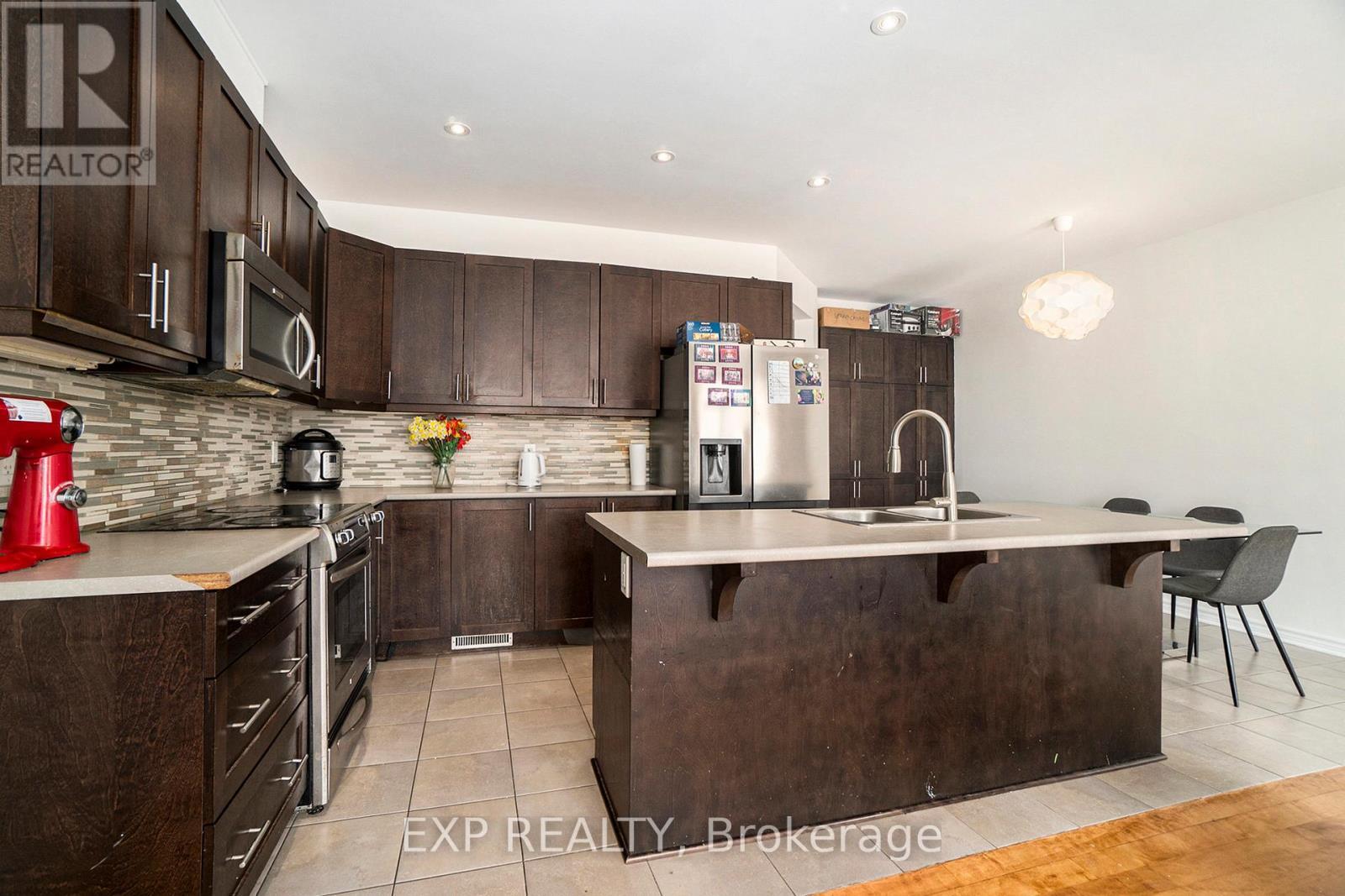 












619 MOORPARK AVENUE

,
Ottawa,




Ontario
K2M0B6

