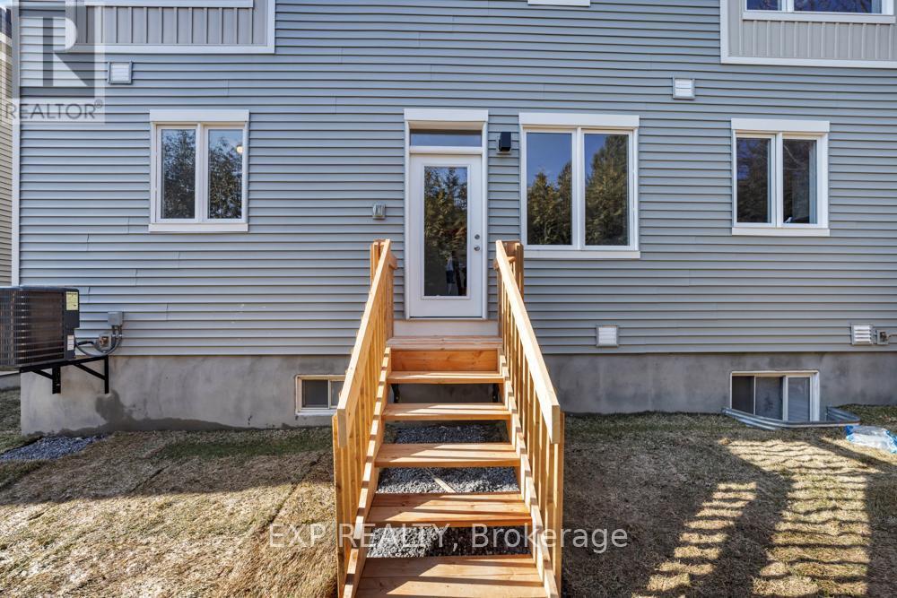 












279 FALSETTO STREET

,
Ottawa,




Ontario
K1W0S4

