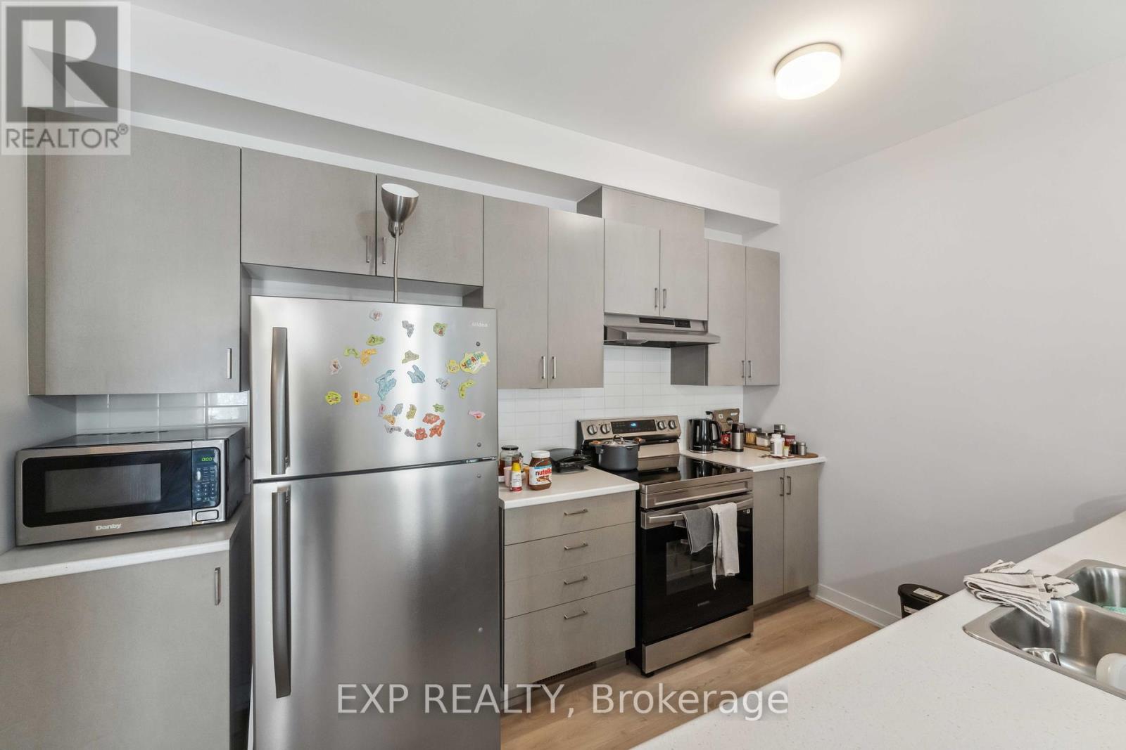 












212 SPECKLED ALDER ROW

,
Ottawa,




Ontario
K2J7G8


