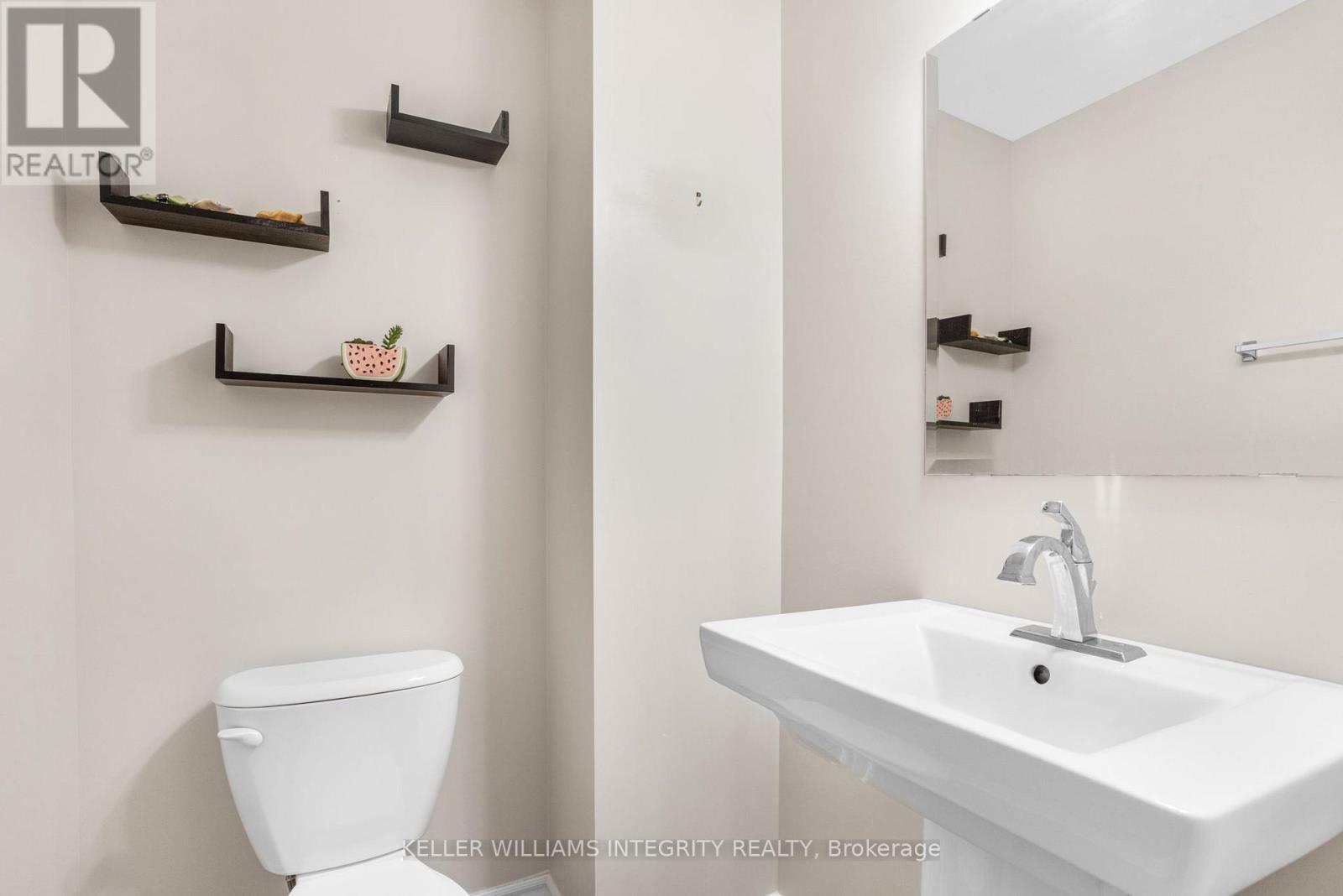 












18 - 176 DEN HAAG DRIVE

,
Ottawa,




Ontario
K1K2V7


