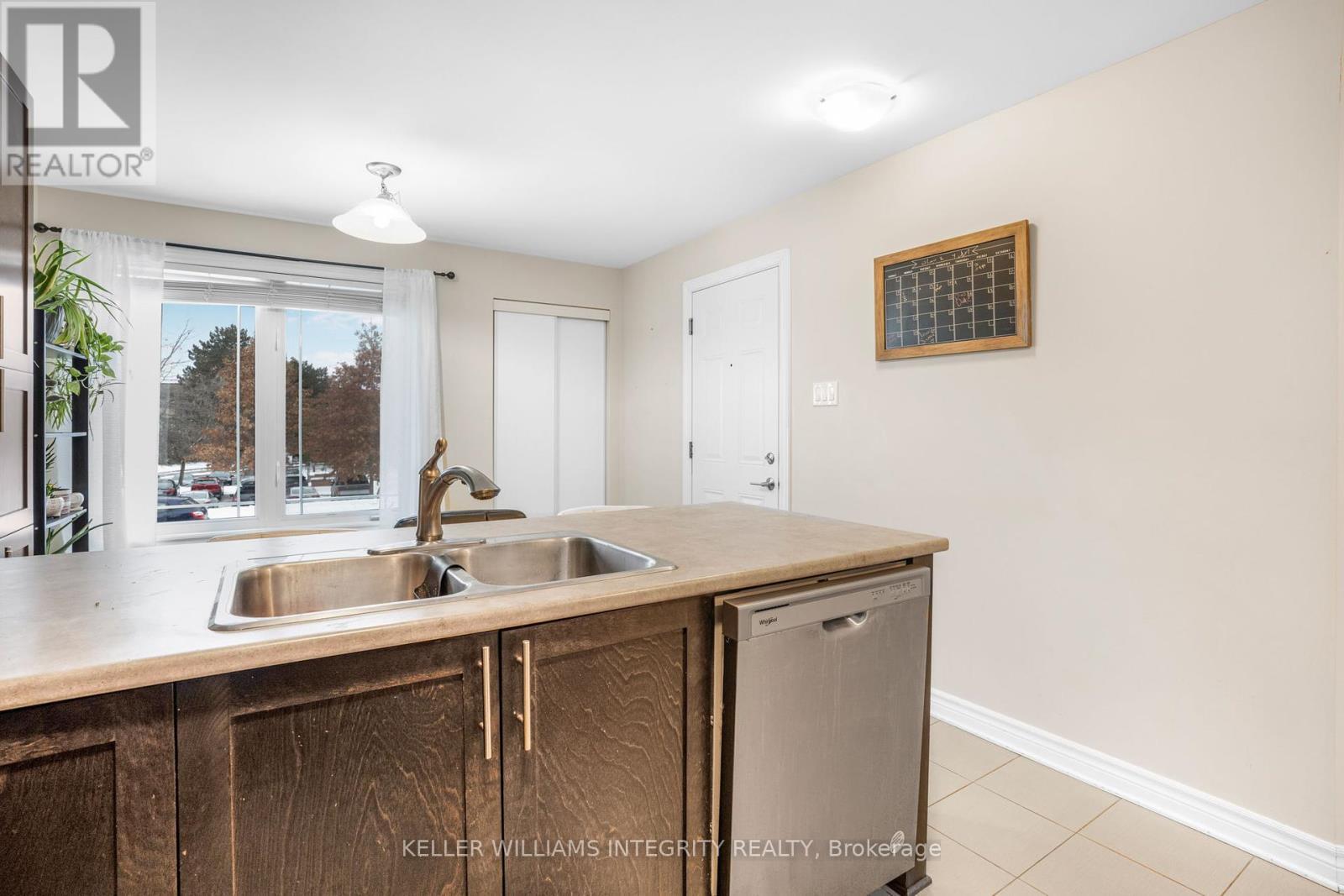 












18 - 176 DEN HAAG DRIVE

,
Ottawa,




Ontario
K1K2V7

