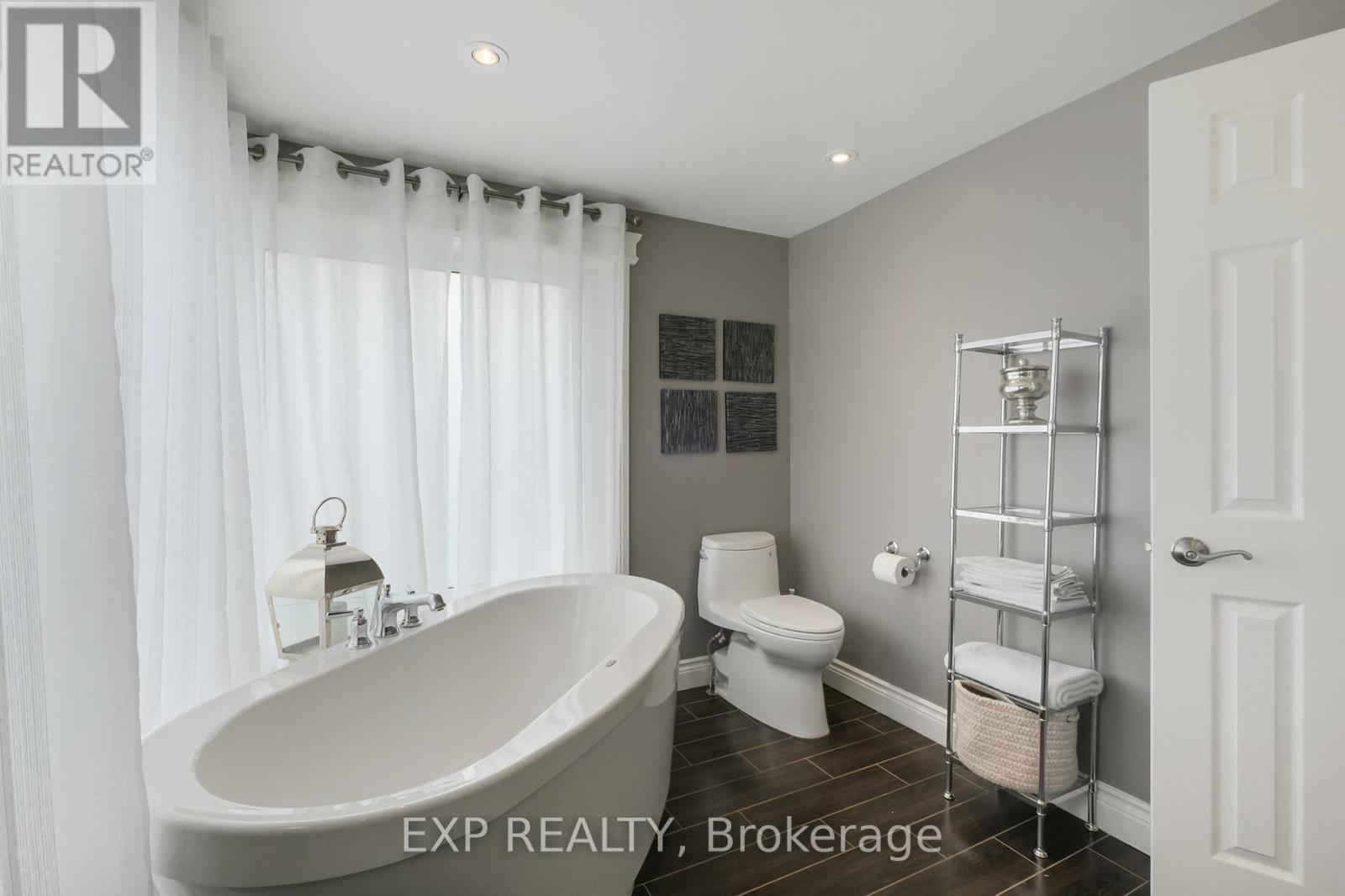 












6182 VOYAGEUR DRIVE

,
Ottawa,




Ontario
K1C2W3

