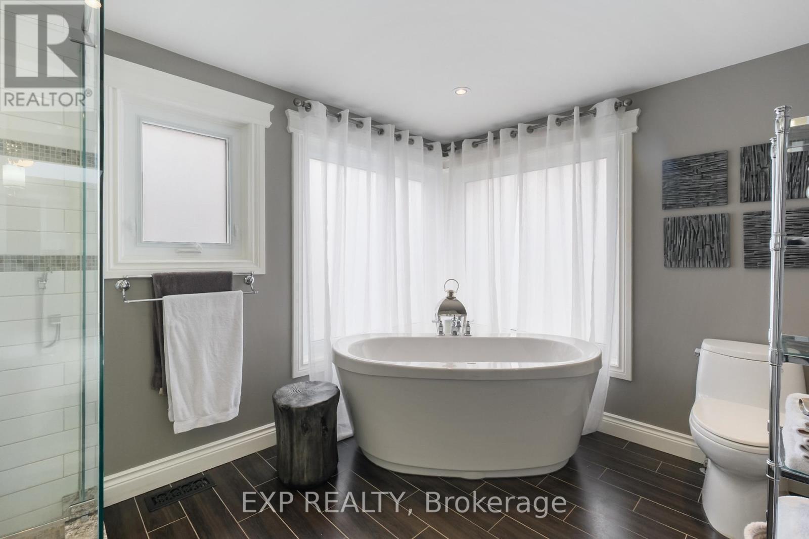












6182 VOYAGEUR DRIVE

,
Ottawa,




Ontario
K1C2W3

