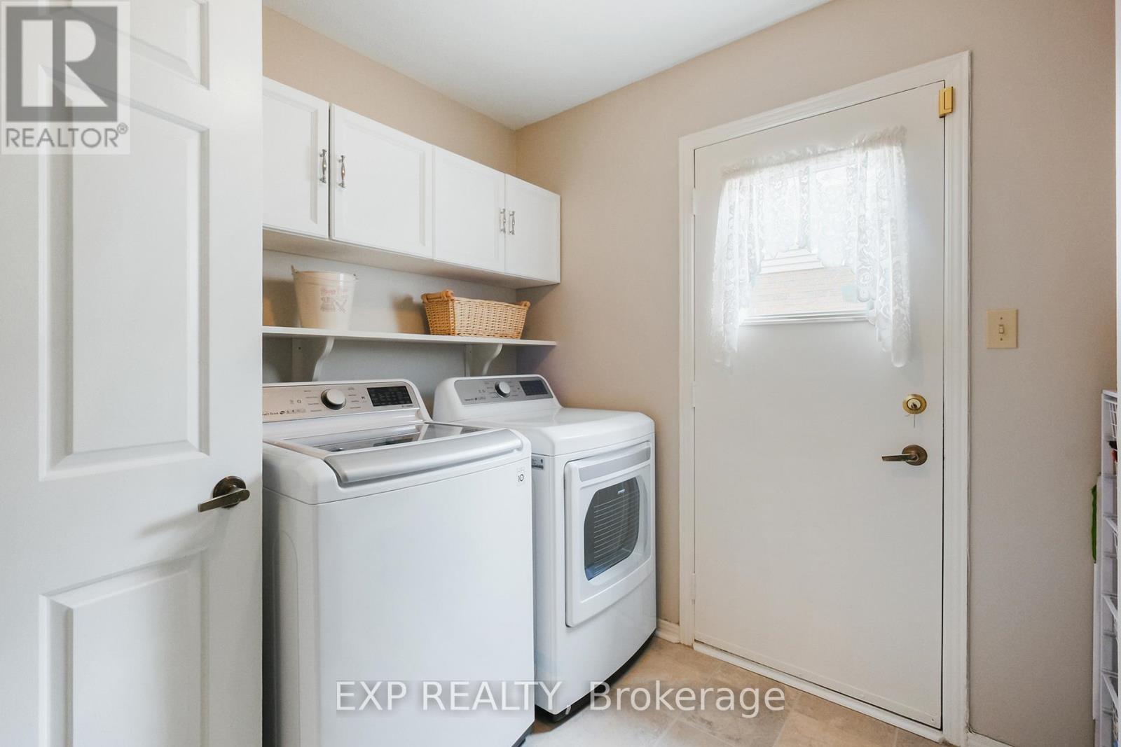 












6182 VOYAGEUR DRIVE

,
Ottawa,




Ontario
K1C2W3

