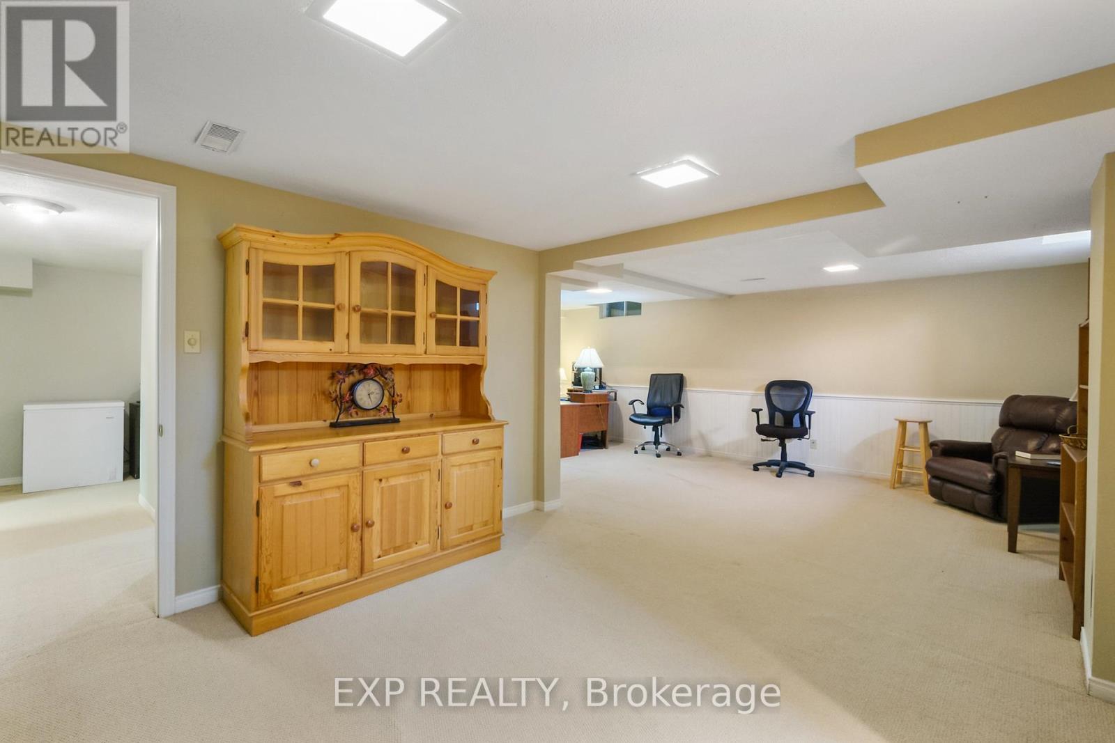 












6182 VOYAGEUR DRIVE

,
Ottawa,




Ontario
K1C2W3

