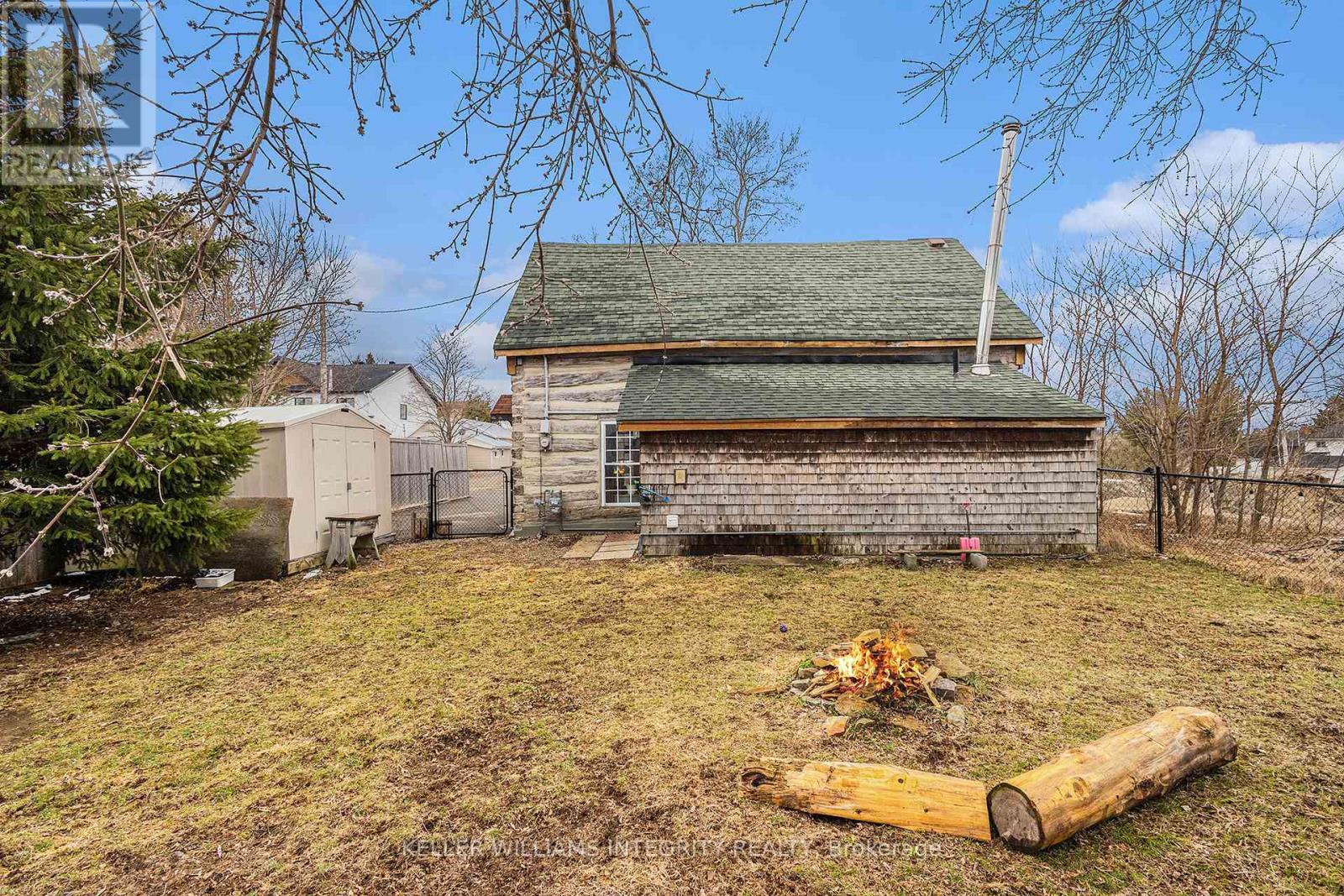 












359 CARLETON STREET

,
Carleton Place,




Ontario
K7C3C2


