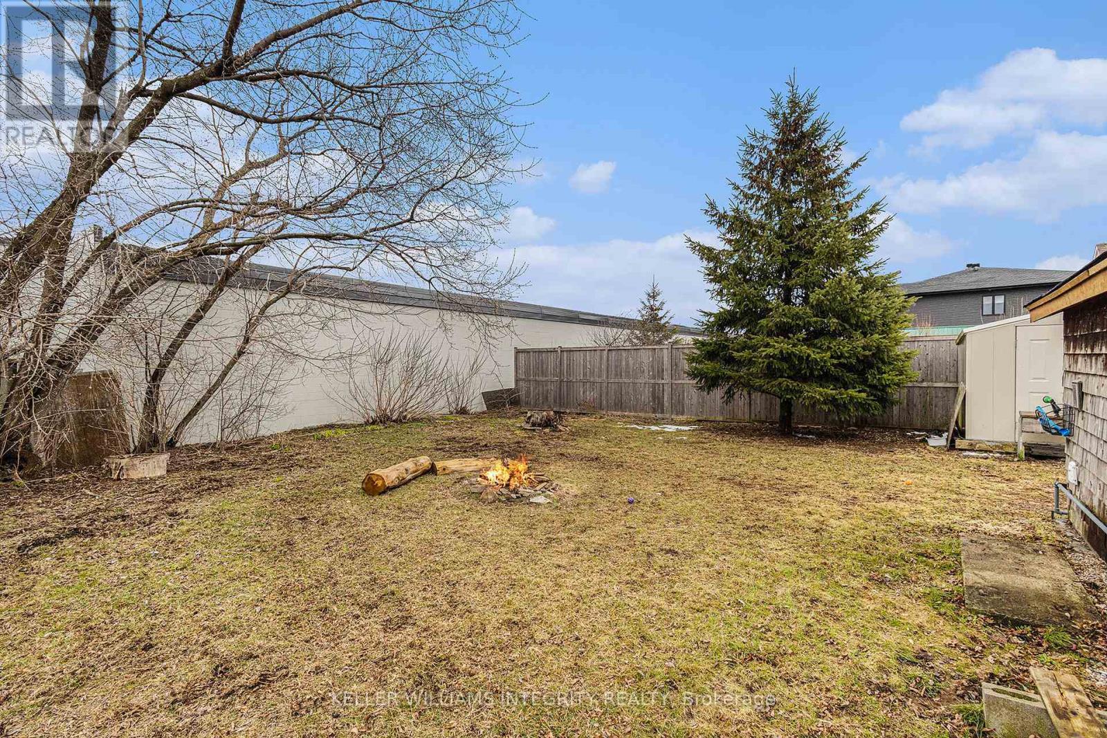 












359 CARLETON STREET

,
Carleton Place,




Ontario
K7C3C2

