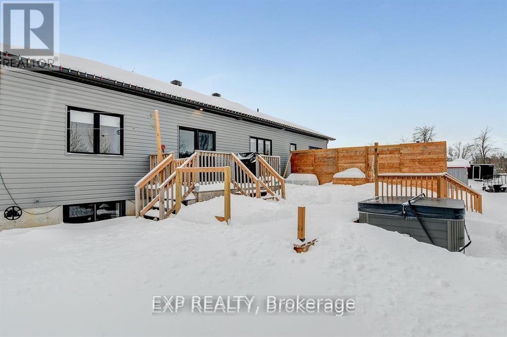 












4 TRACY LANE

,
Rideau Lakes,




Ontario
K7A4S5

