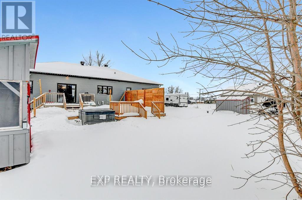 












4 TRACY LANE

,
Rideau Lakes,




Ontario
K7A4S5

