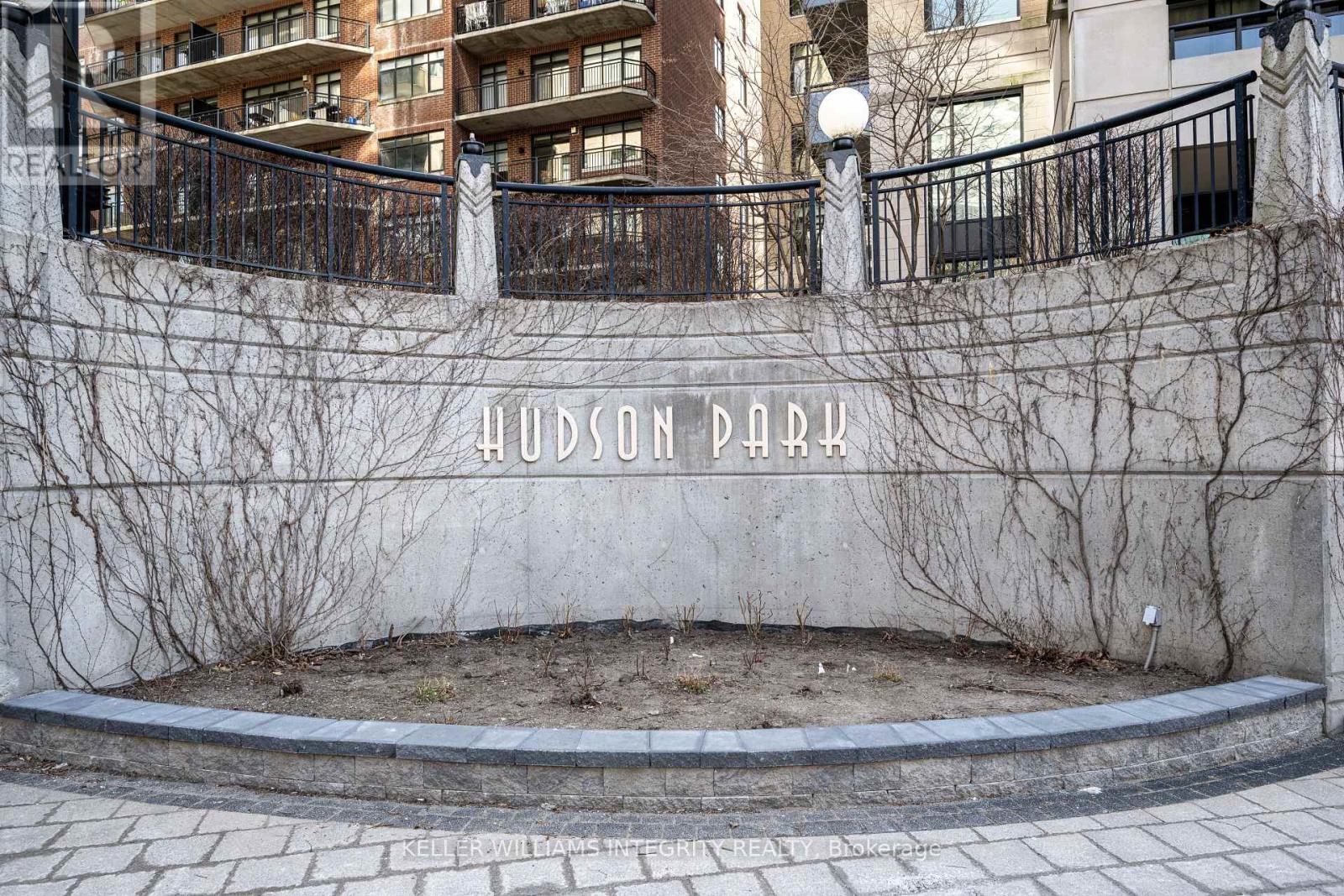 












1606 - 245 KENT STREET

,
Ottawa,




Ontario
K2P0A5

