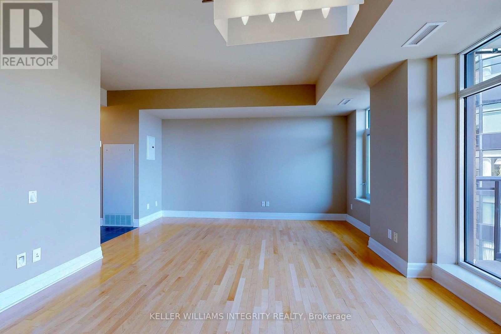 












1606 - 245 KENT STREET

,
Ottawa,




Ontario
K2P0A5

