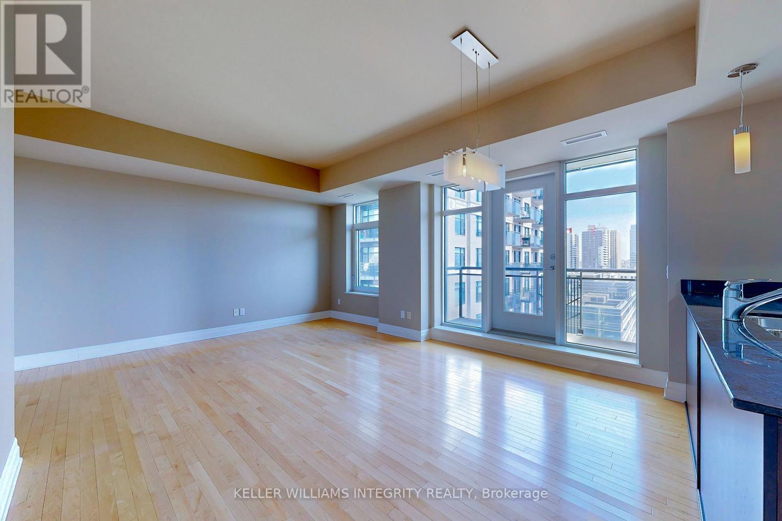 












1606 - 245 KENT STREET

,
Ottawa,




Ontario
K2P0A5

