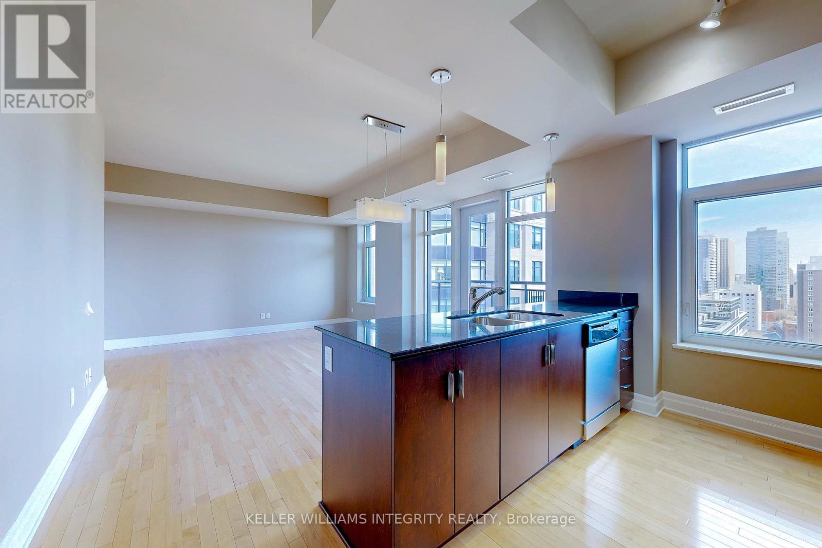 












1606 - 245 KENT STREET

,
Ottawa,




Ontario
K2P0A5

