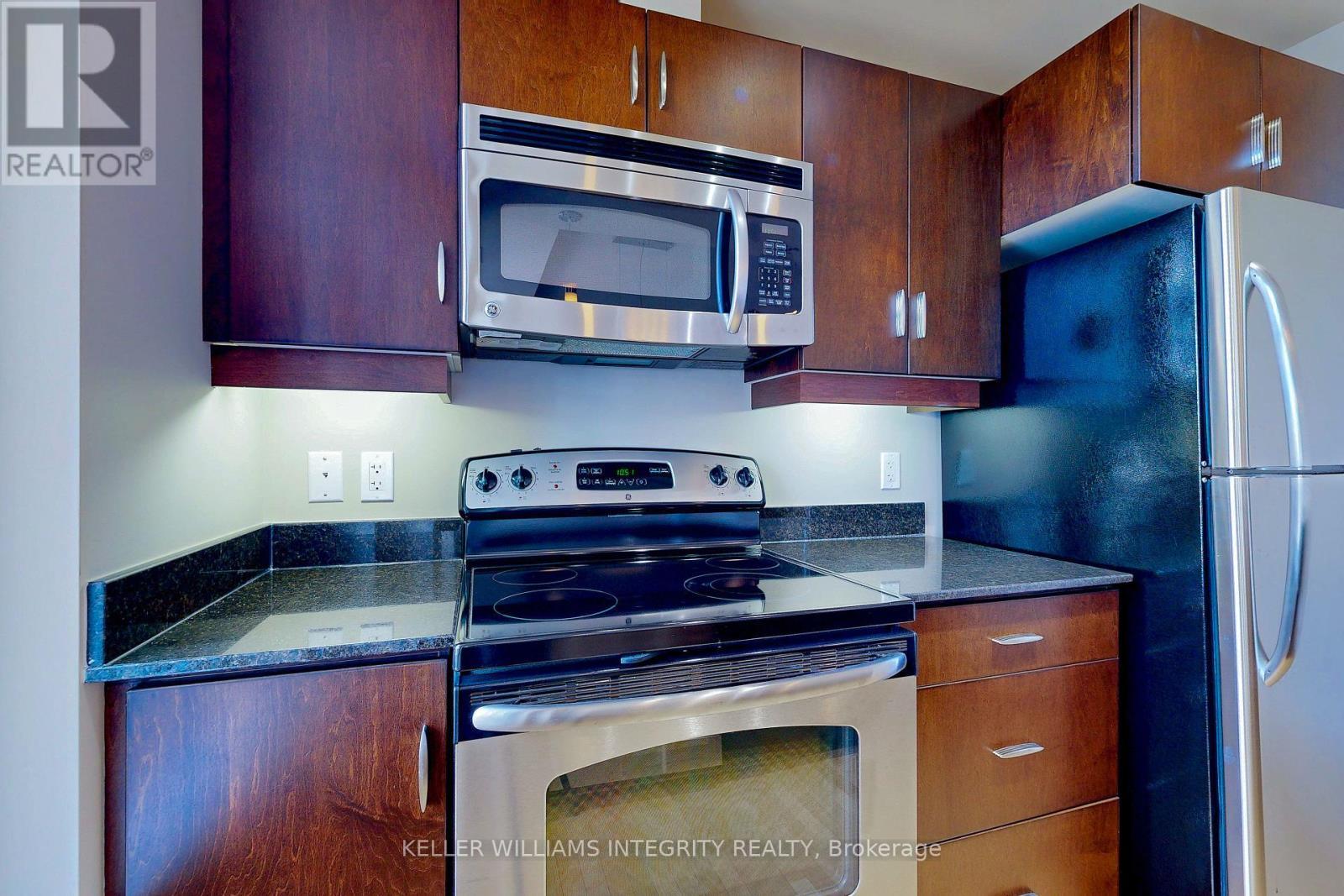 












1606 - 245 KENT STREET

,
Ottawa,




Ontario
K2P0A5

