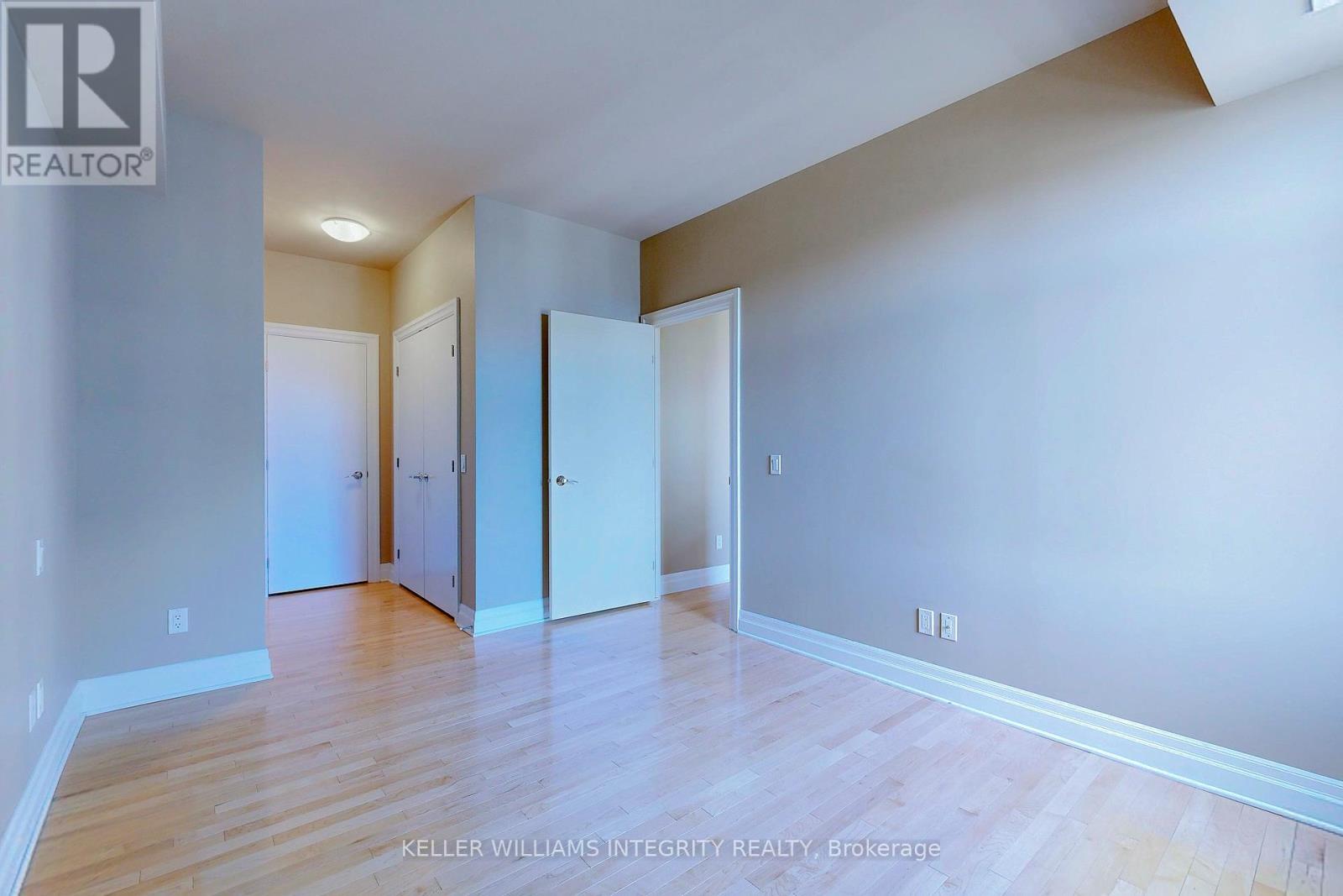












1606 - 245 KENT STREET

,
Ottawa,




Ontario
K2P0A5


