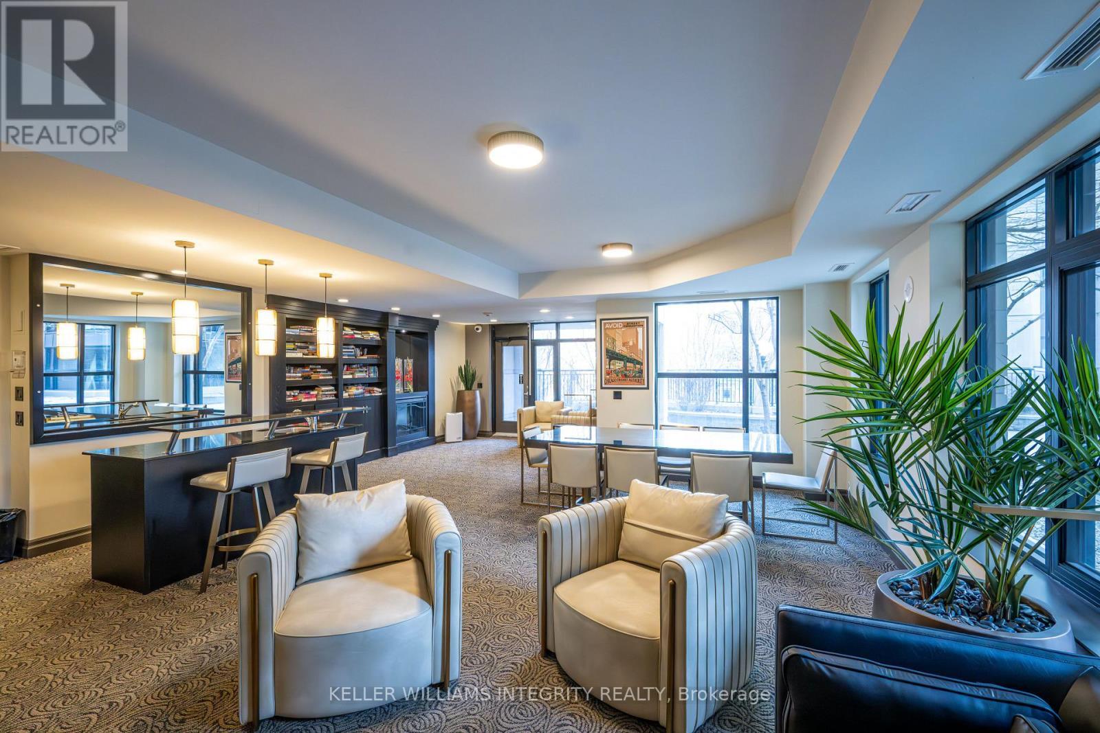 












1606 - 245 KENT STREET

,
Ottawa,




Ontario
K2P0A5

