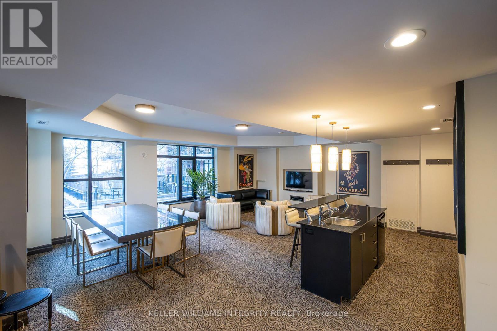 












1606 - 245 KENT STREET

,
Ottawa,




Ontario
K2P0A5

