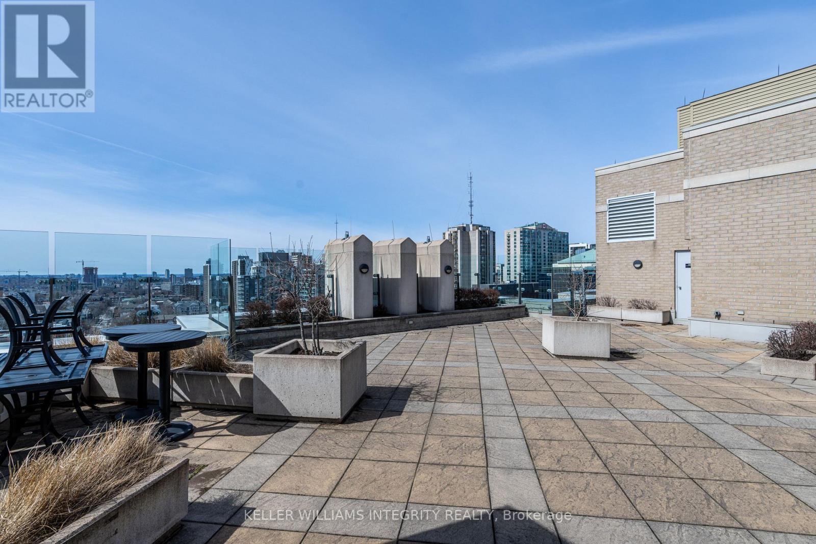 












1606 - 245 KENT STREET

,
Ottawa,




Ontario
K2P0A5

