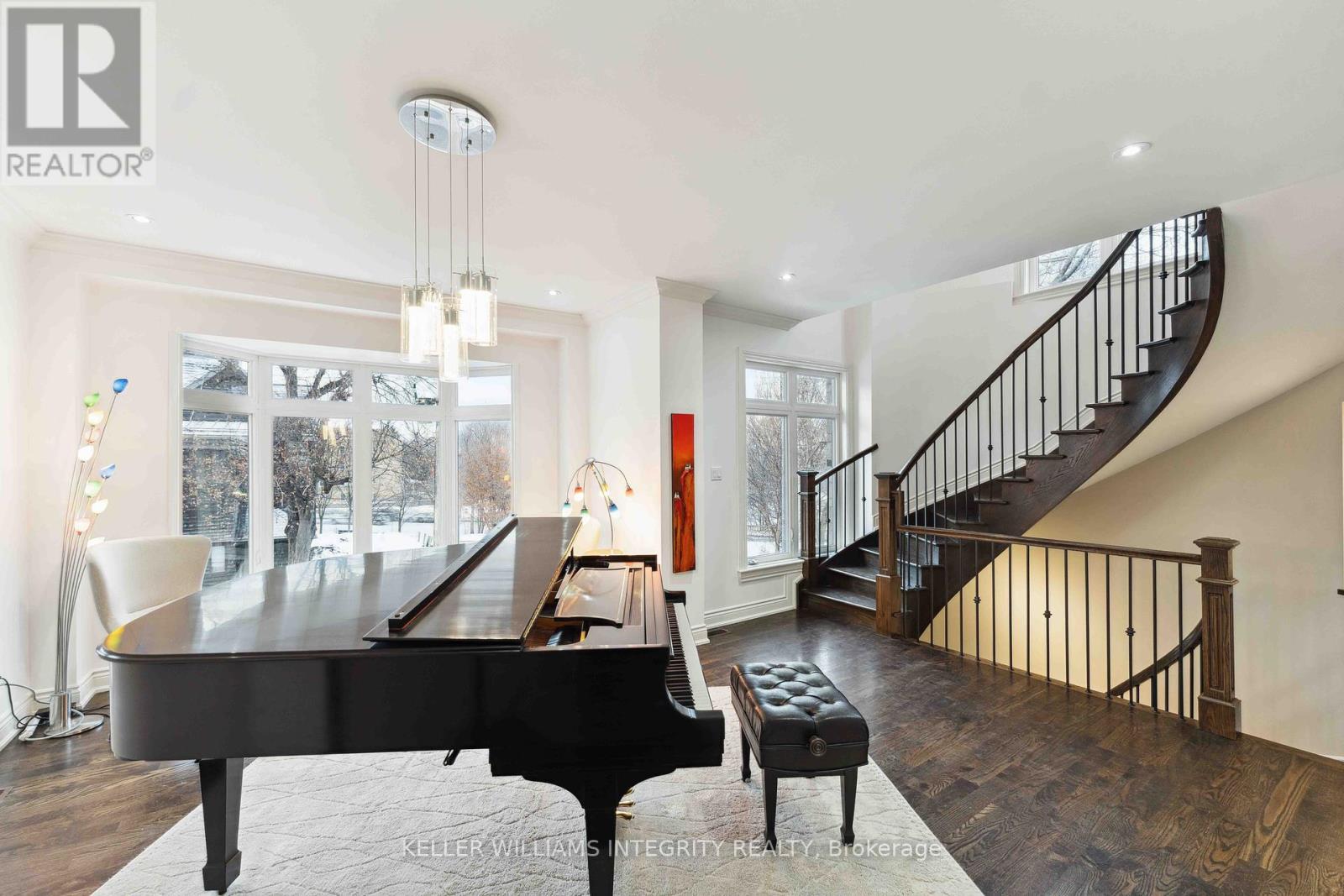 












612 BESSERER STREET

,
Ottawa,




Ontario
K1N6C9

