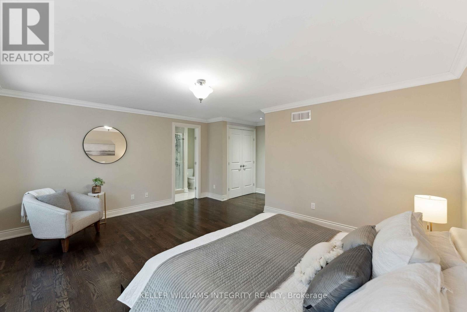 












612 BESSERER STREET

,
Ottawa,




Ontario
K1N6C9

