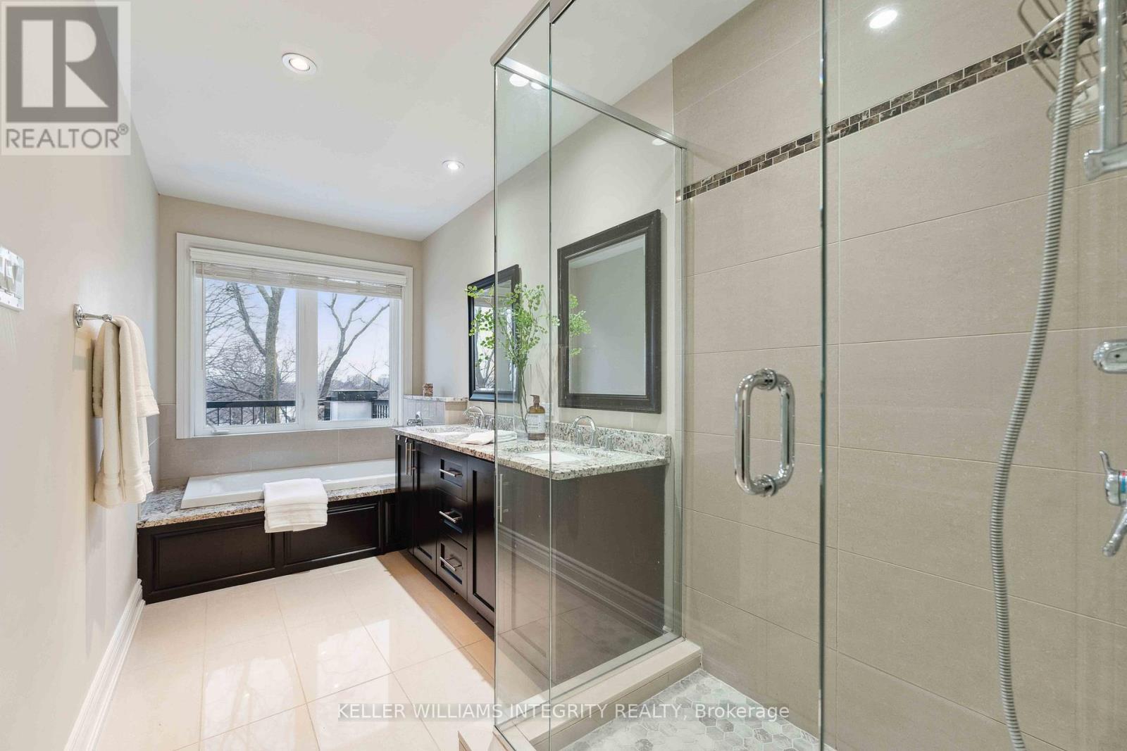 












612 BESSERER STREET

,
Ottawa,




Ontario
K1N6C9

