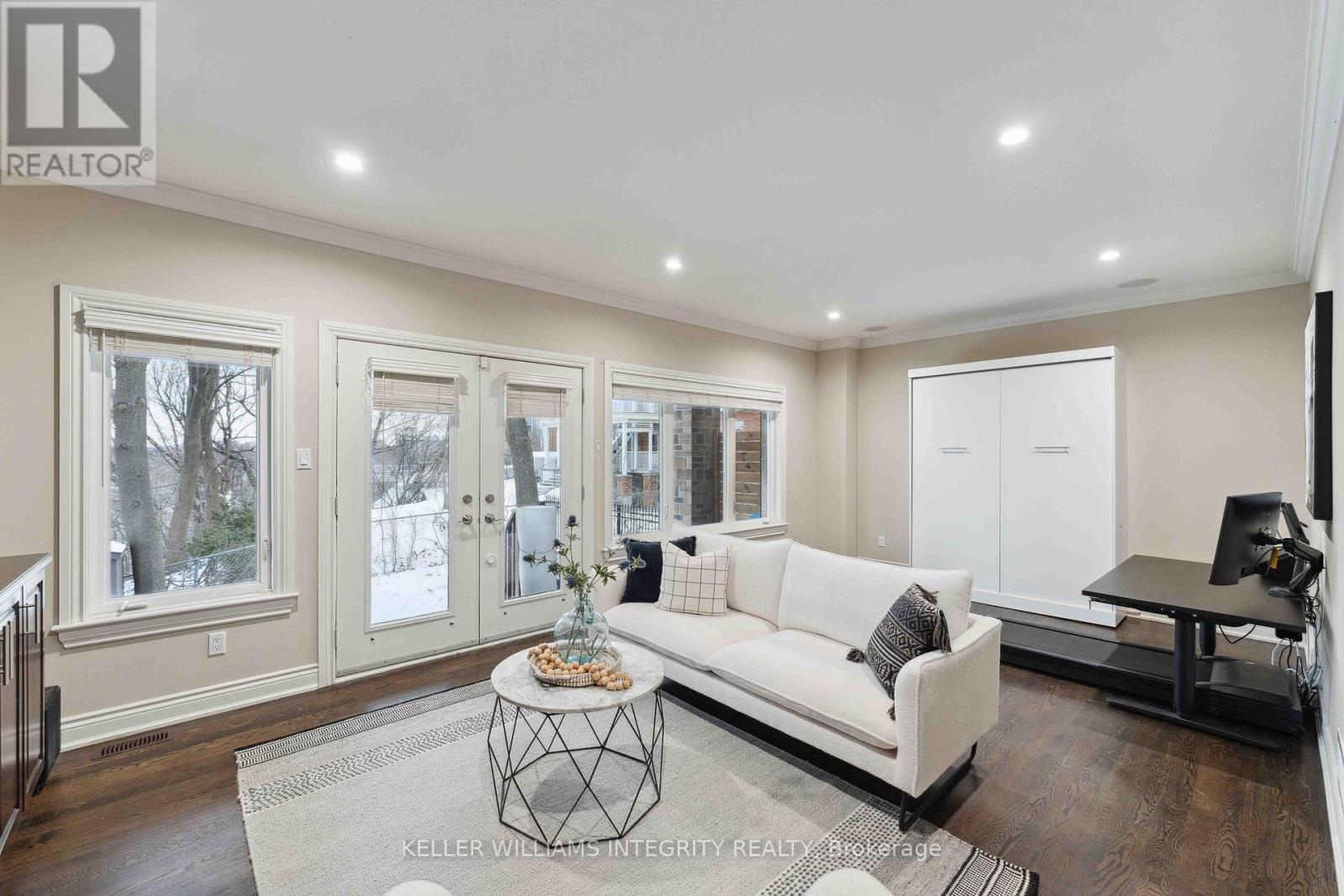 












612 BESSERER STREET

,
Ottawa,




Ontario
K1N6C9

