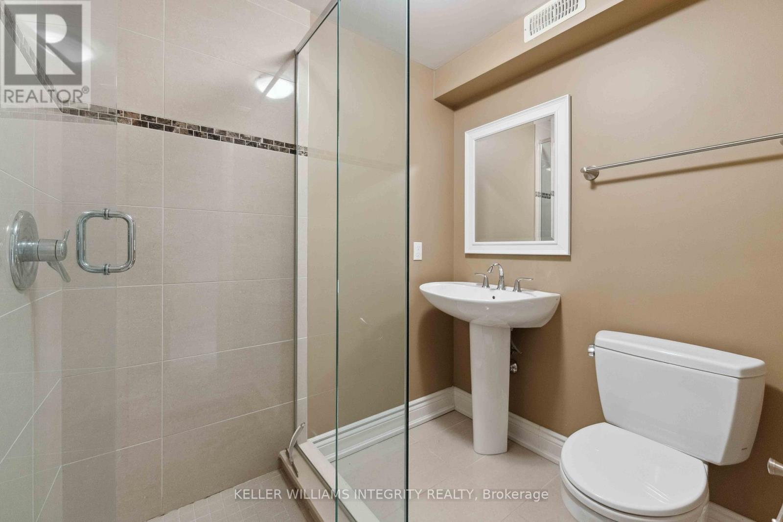 












612 BESSERER STREET

,
Ottawa,




Ontario
K1N6C9

