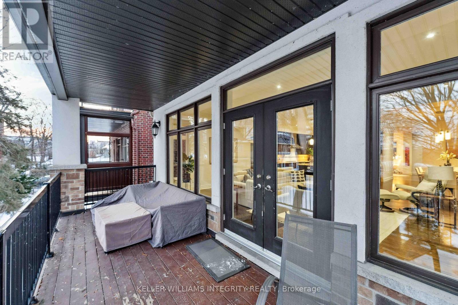 












612 BESSERER STREET

,
Ottawa,




Ontario
K1N6C9

