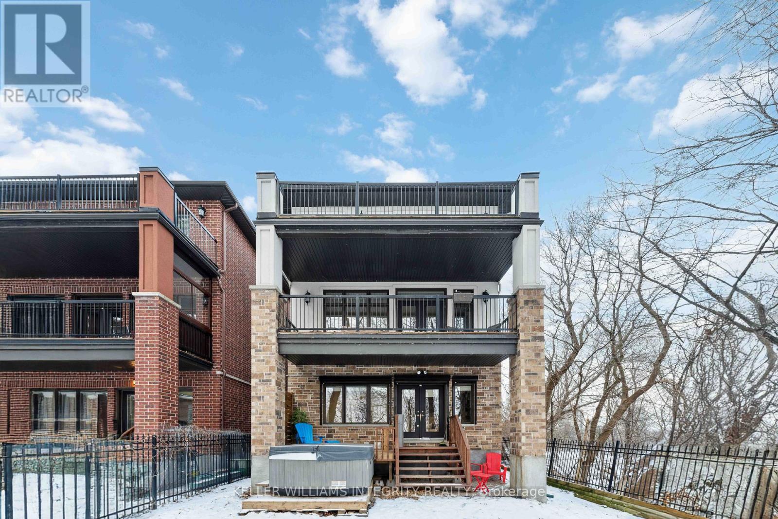 












612 BESSERER STREET

,
Ottawa,




Ontario
K1N6C9

