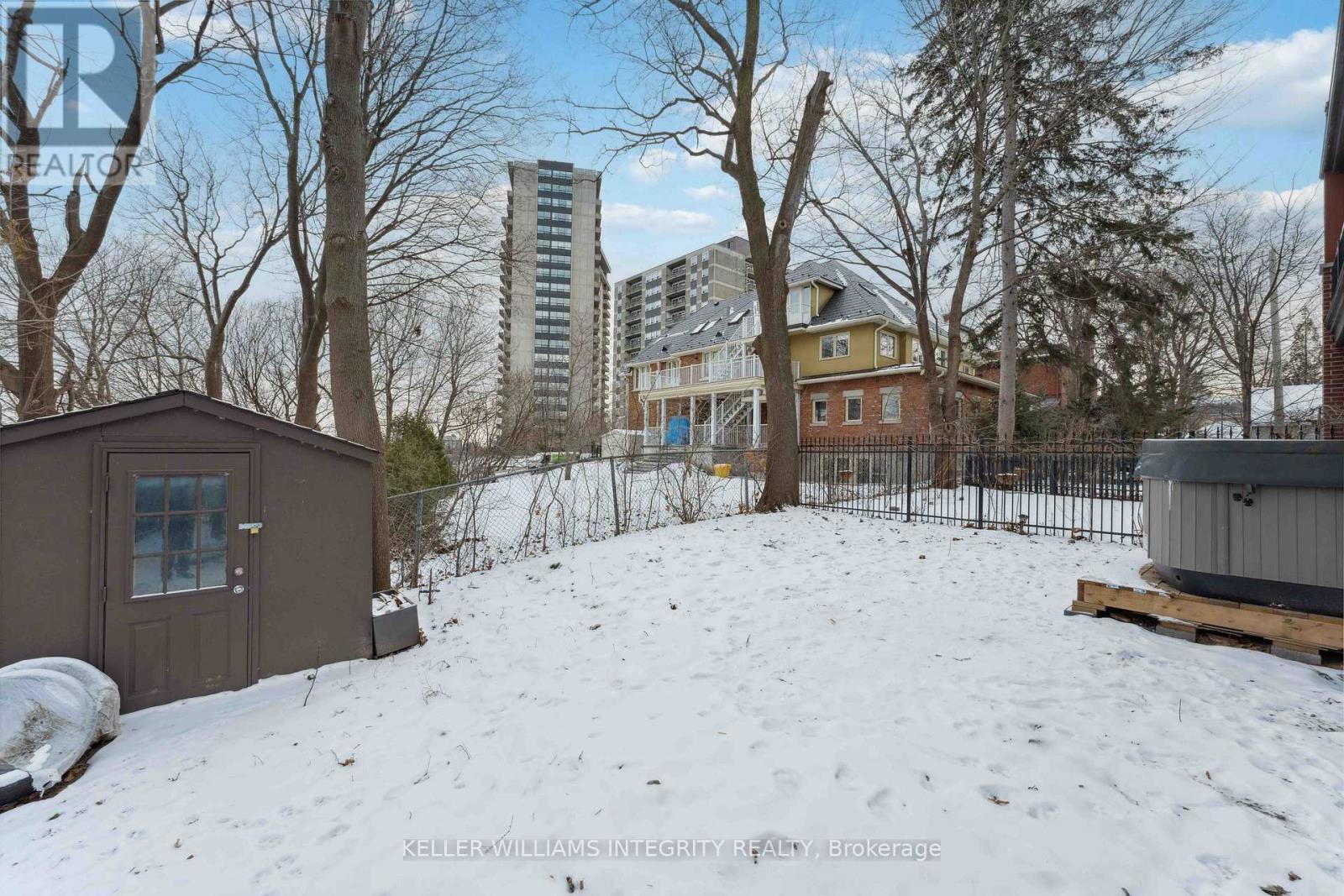 












612 BESSERER STREET

,
Ottawa,




Ontario
K1N6C9

