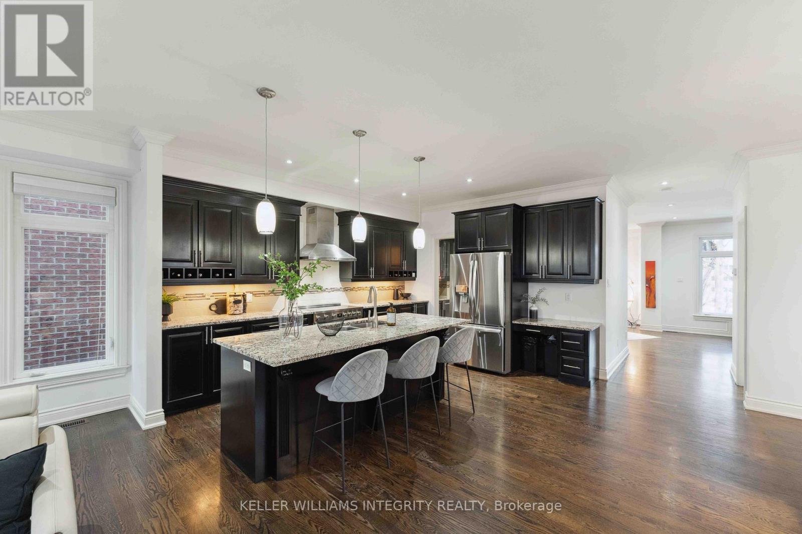 












612 BESSERER STREET

,
Ottawa,




Ontario
K1N6C9

